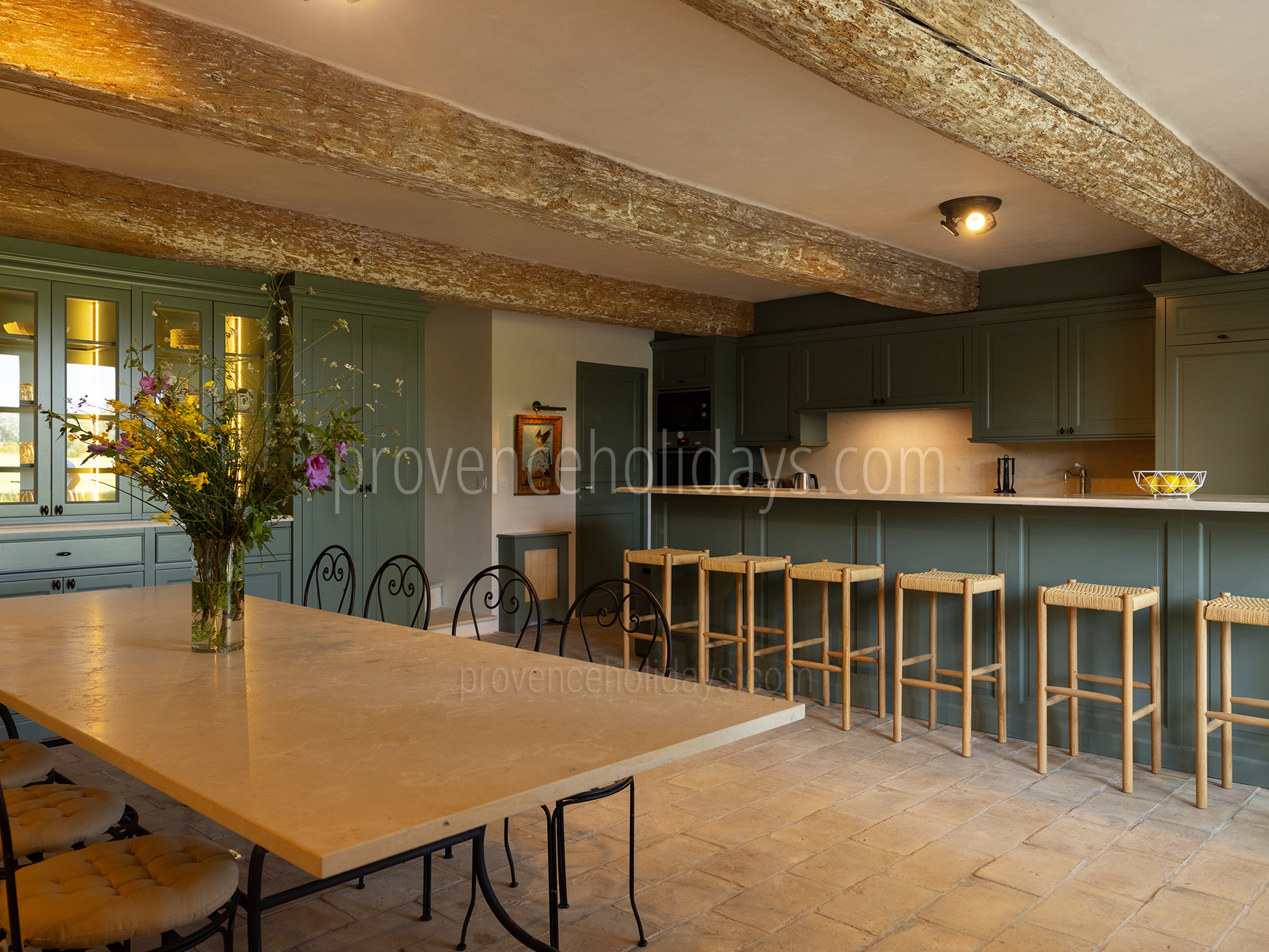 11 - Bastide Mouriès: Villa: Interior