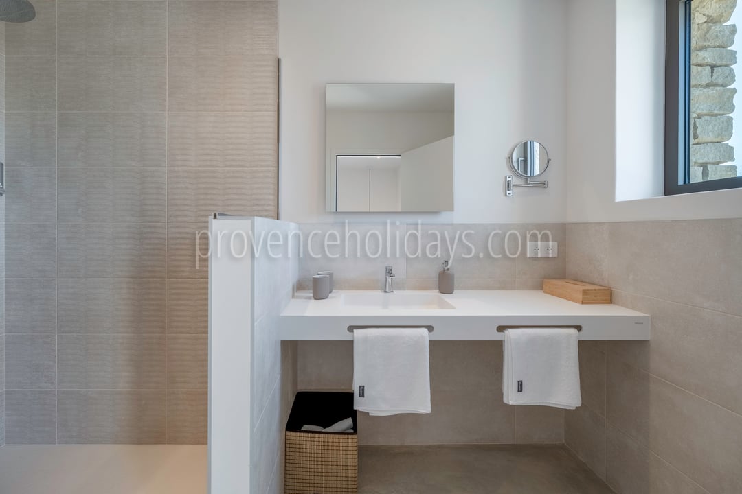 40 - Villa Clair de Luberon: Villa: Bathroom