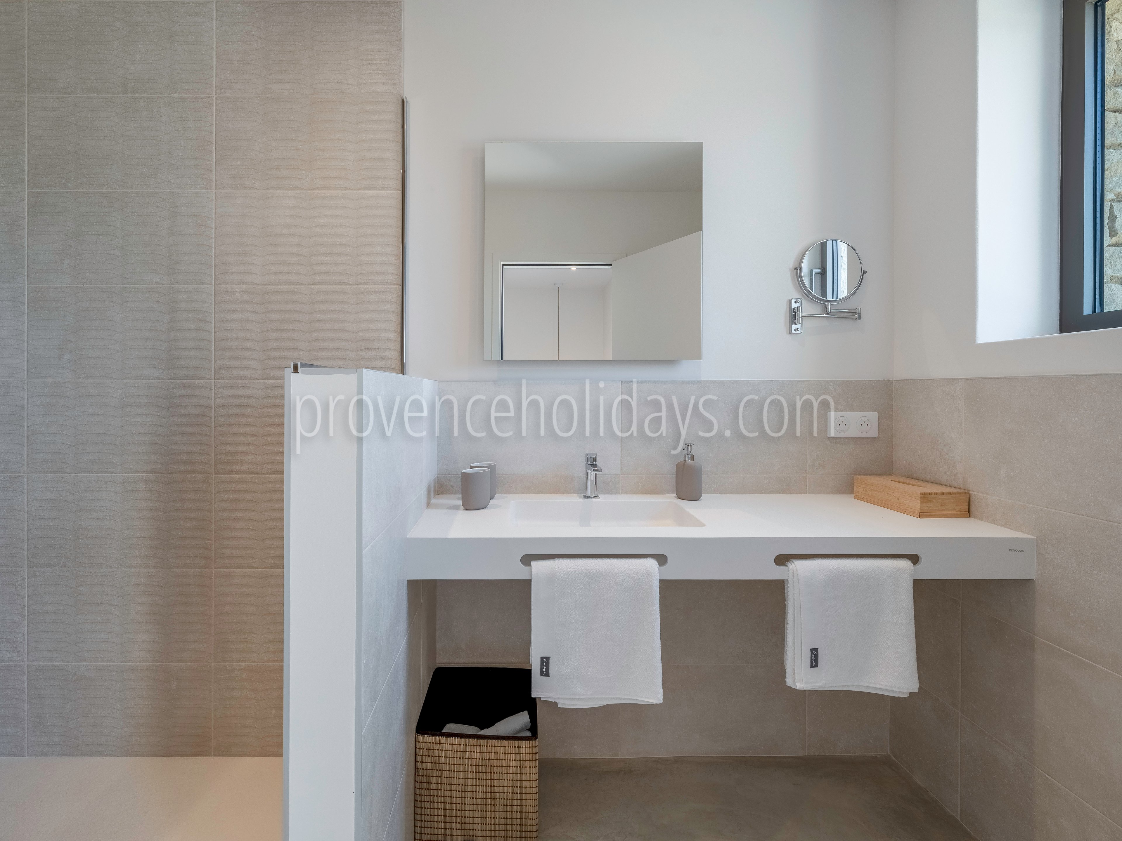 40 - Villa Clair de Luberon: Villa: Bathroom