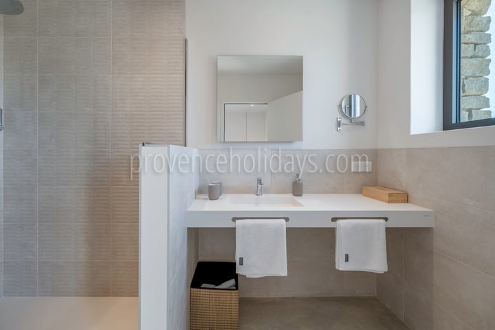 40 - Villa Clair de Luberon: Villa: Bathroom