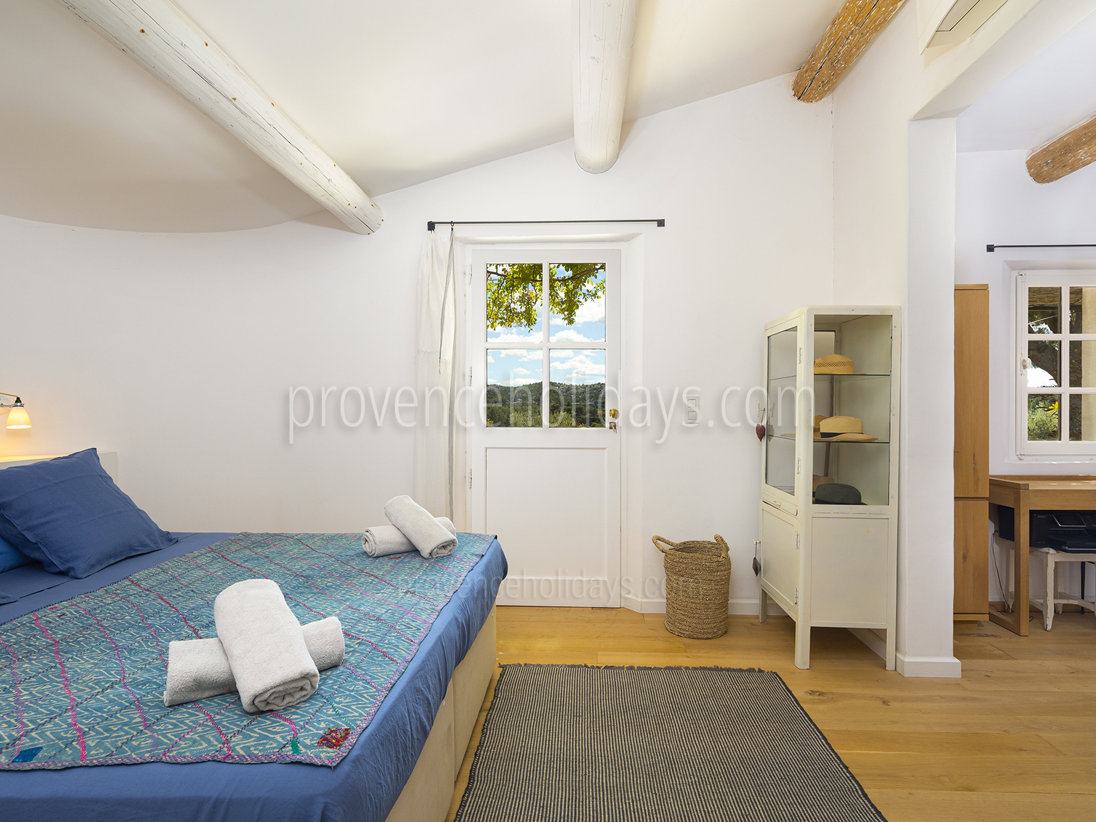 10 - Mas des Cyprès: Villa: Bedroom