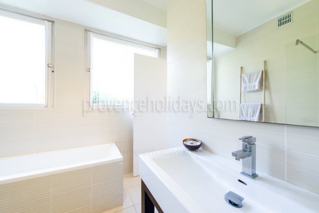 4 - Villa Caprice: Villa: Bathroom
