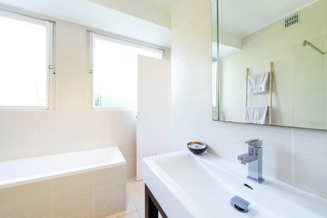 4 - Villa Caprice: Villa: Bathroom