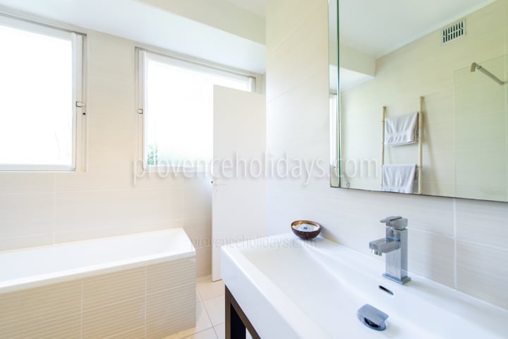 4 - Villa Caprice: Villa: Bathroom