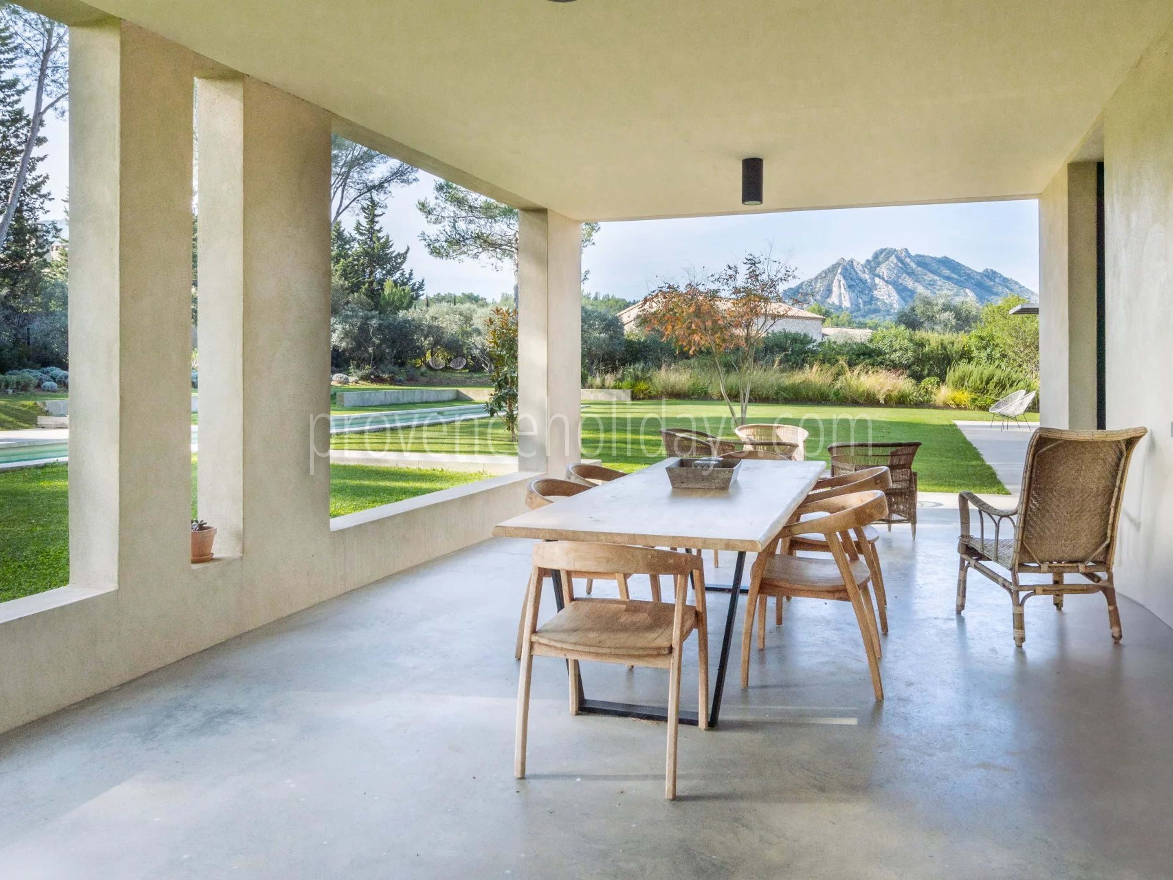 24 - Quiet house in Eygalières: Villa: Interior