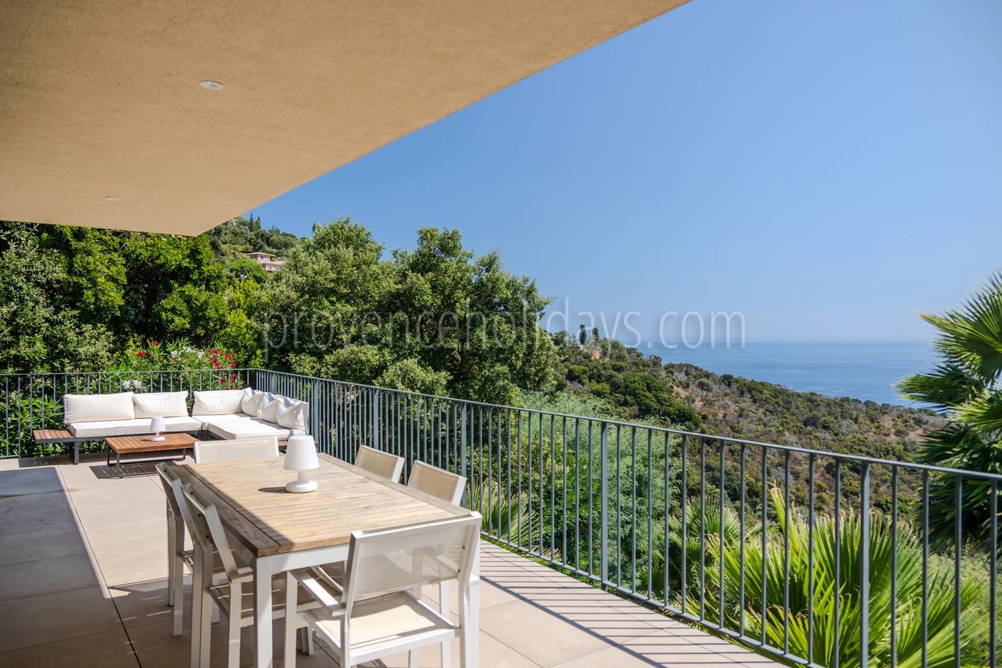 28 - Villa met zwembad in Rayol-Canadel-sur-Mer: Villa: Exterior