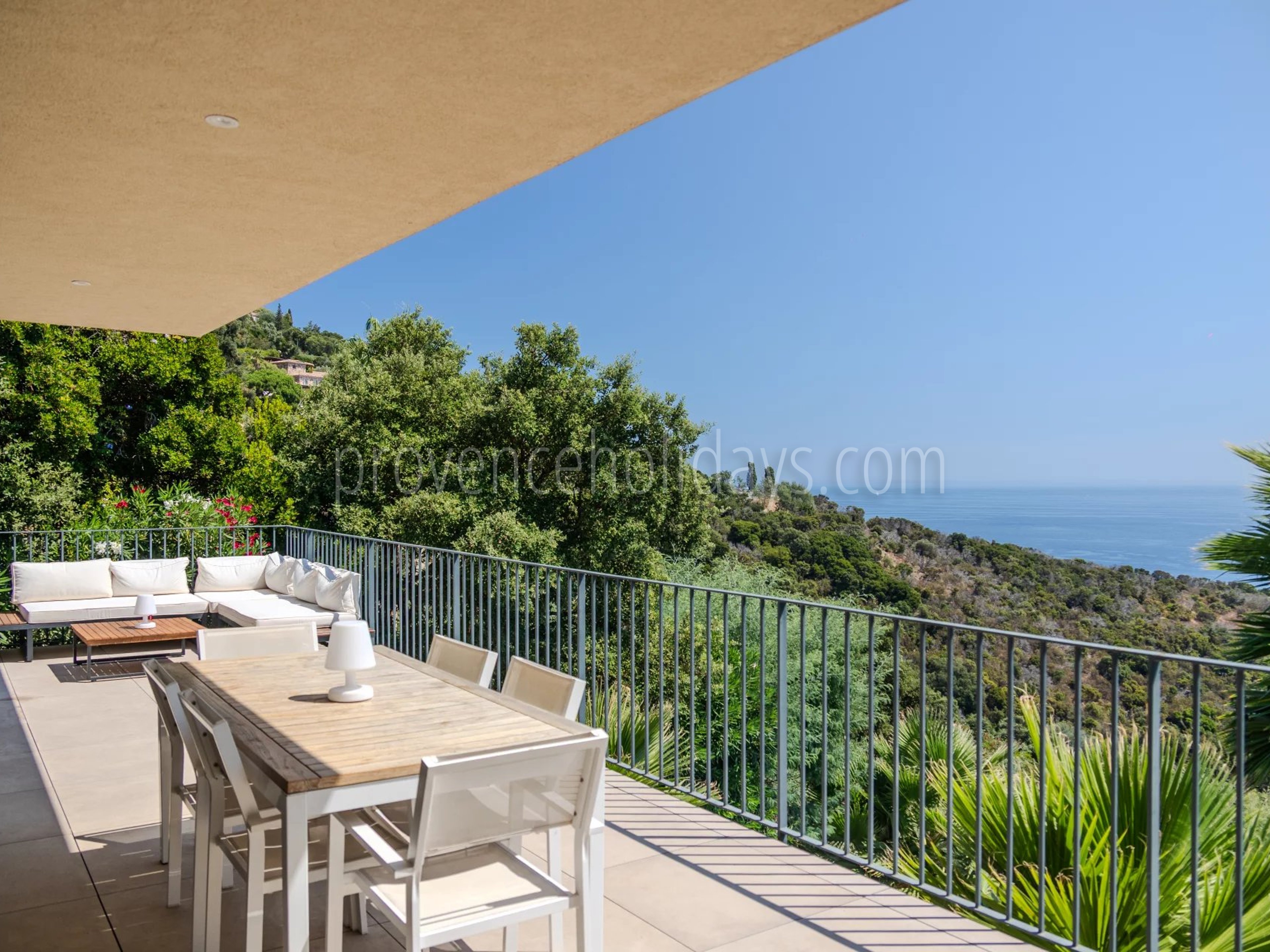 28 - Villa met zwembad in Rayol-Canadel-sur-Mer: Villa: Exterior