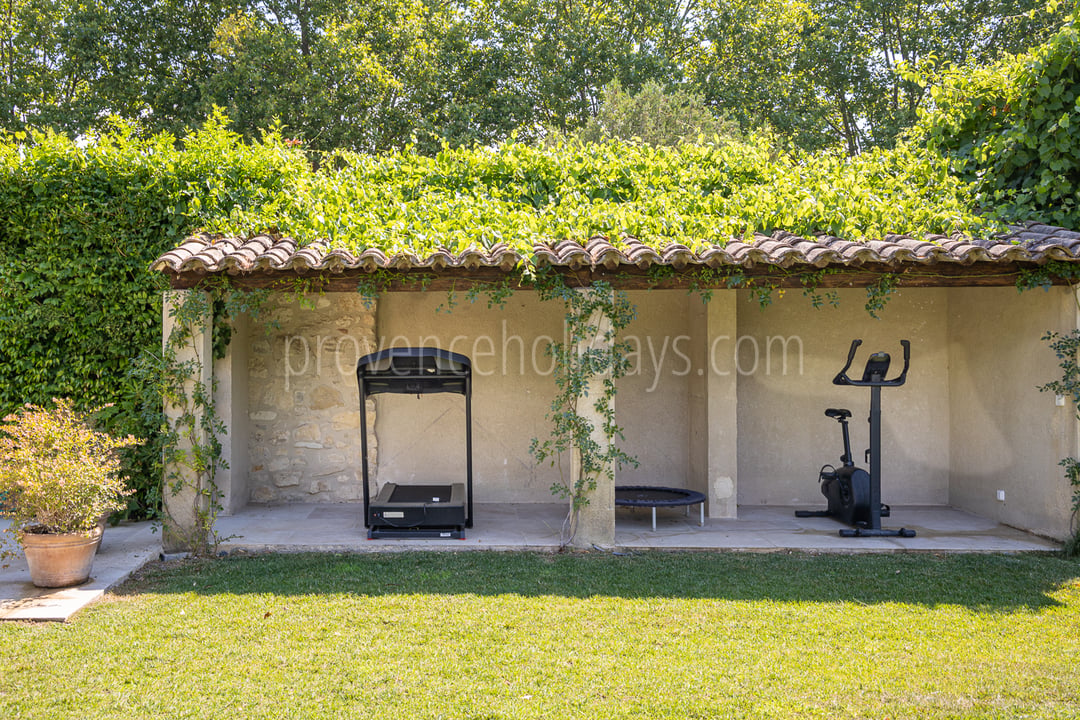 33 - Le Mas des Magnans: Villa: Exterior