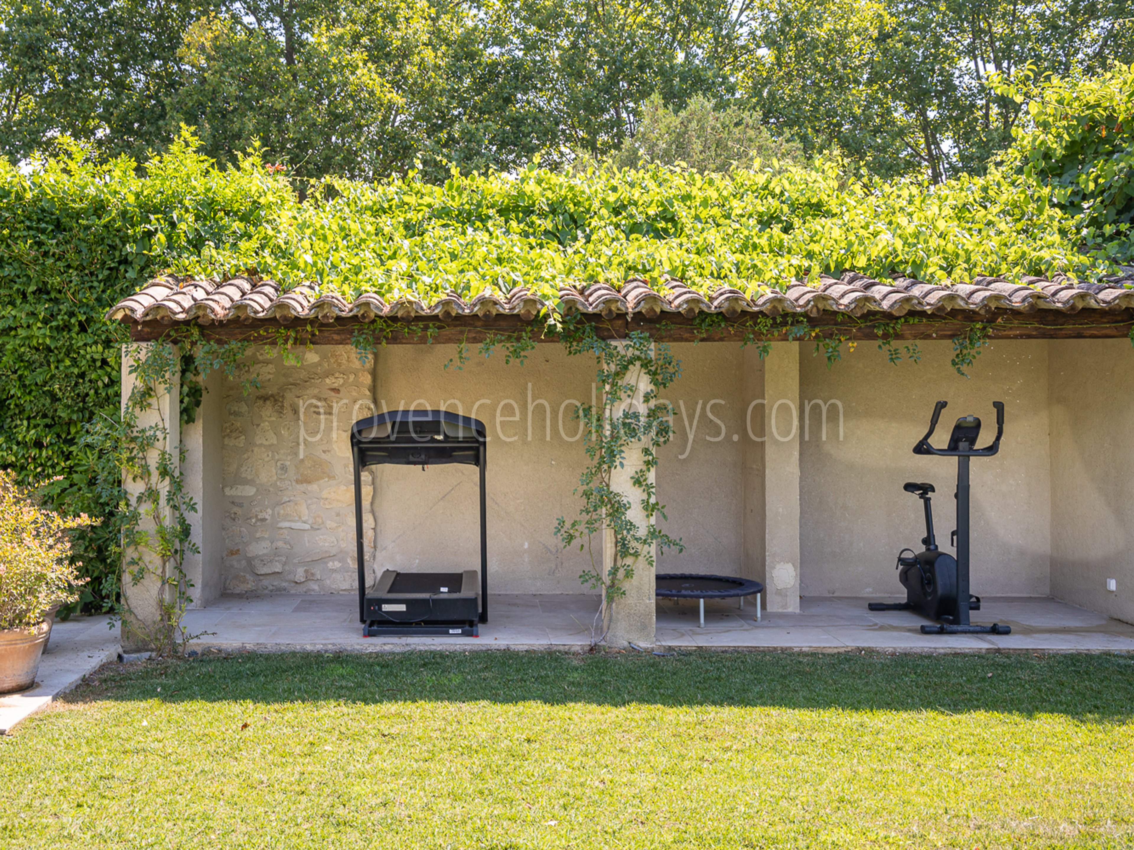 33 - Le Mas des Magnans: Villa: Exterior