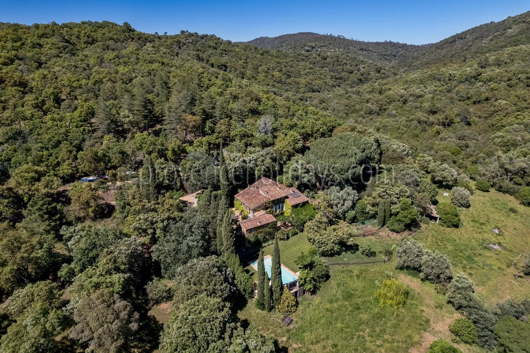 37 - Gehucht in La Garde-Freinet: Villa: Exterior
