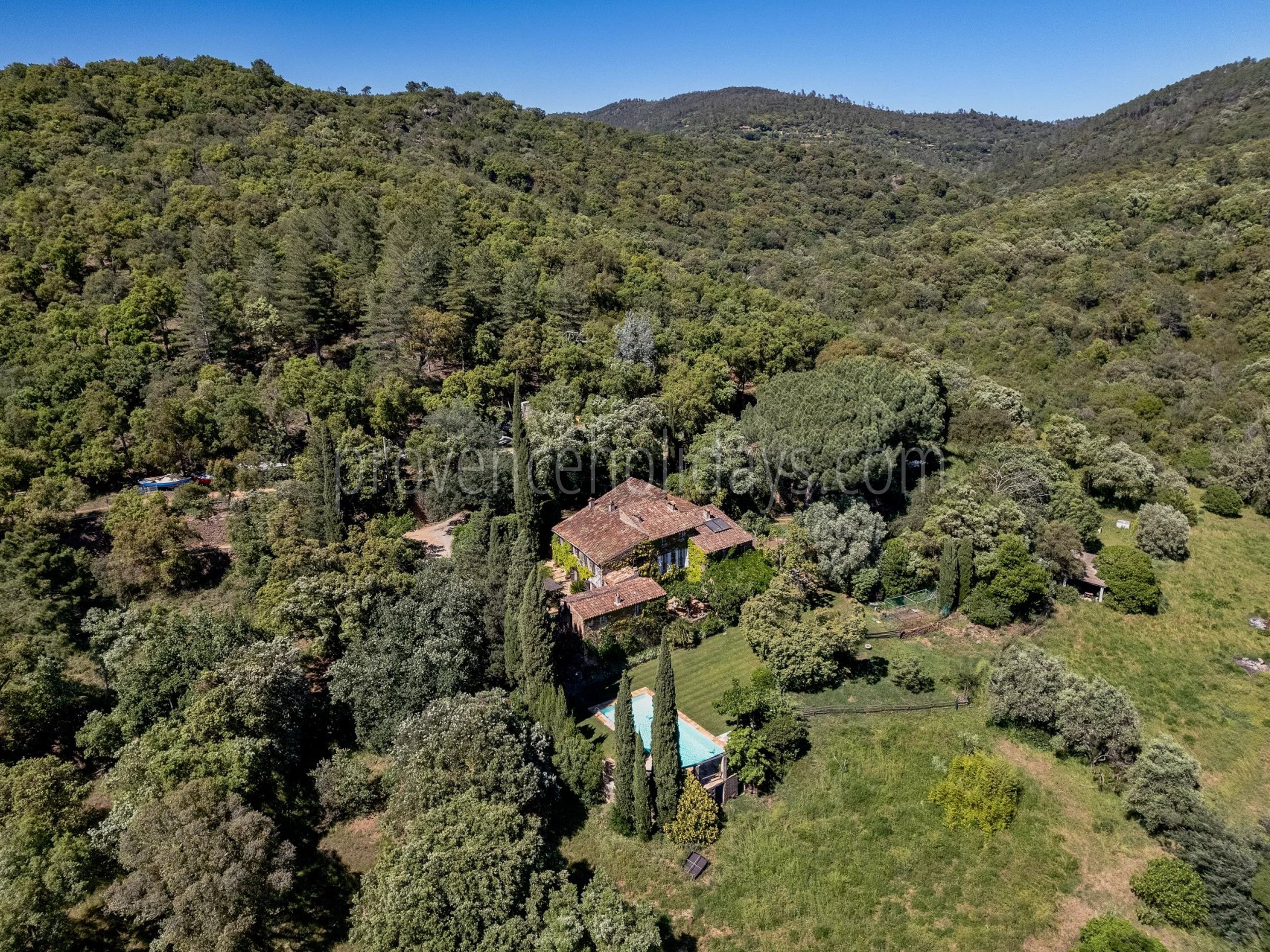 37 - Gehucht in La Garde-Freinet: Villa: Exterior