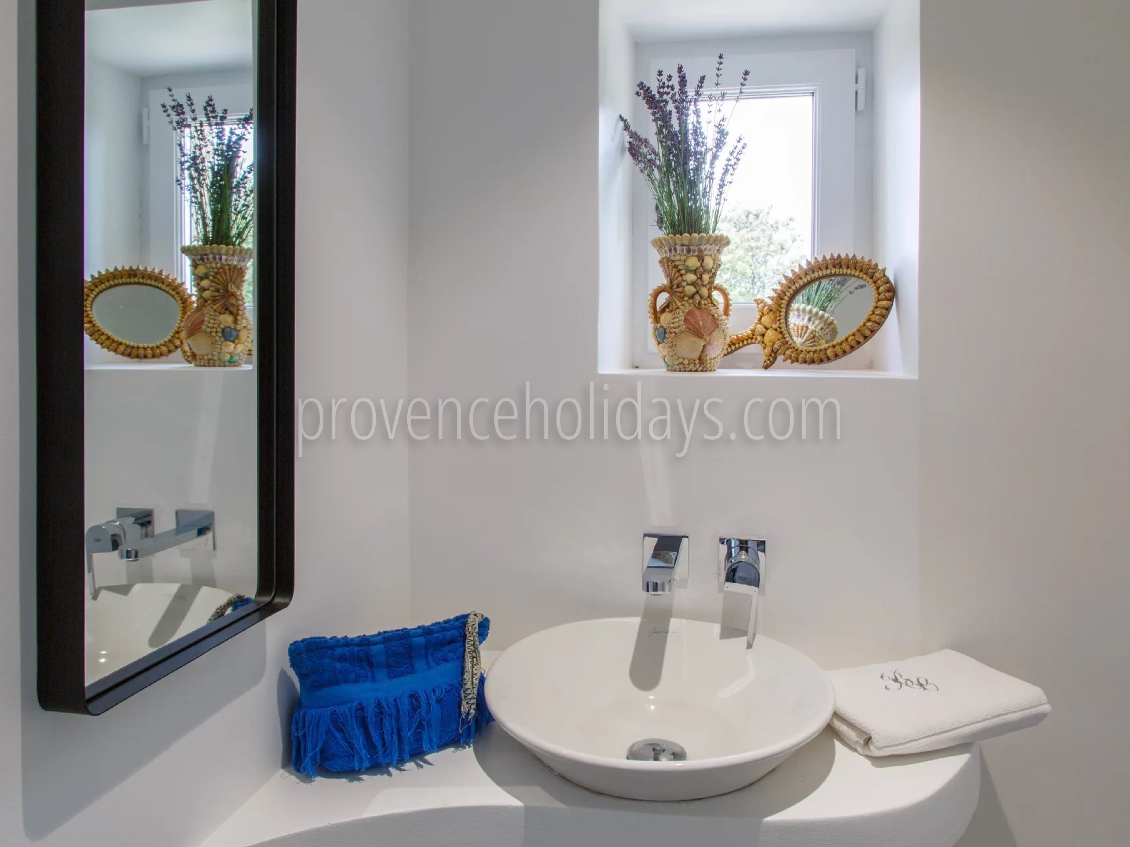 13 - Stone bastide with pool in Bonnieux: Villa: Interior
