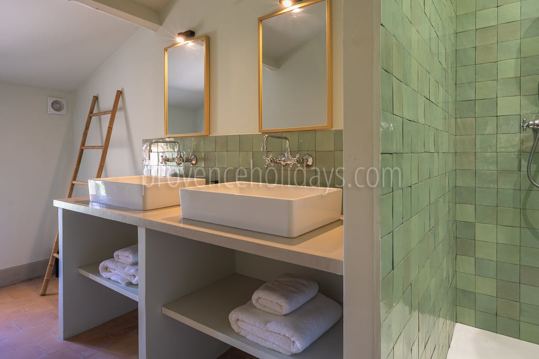 13 - Mas du Lierre: Villa: Bathroom