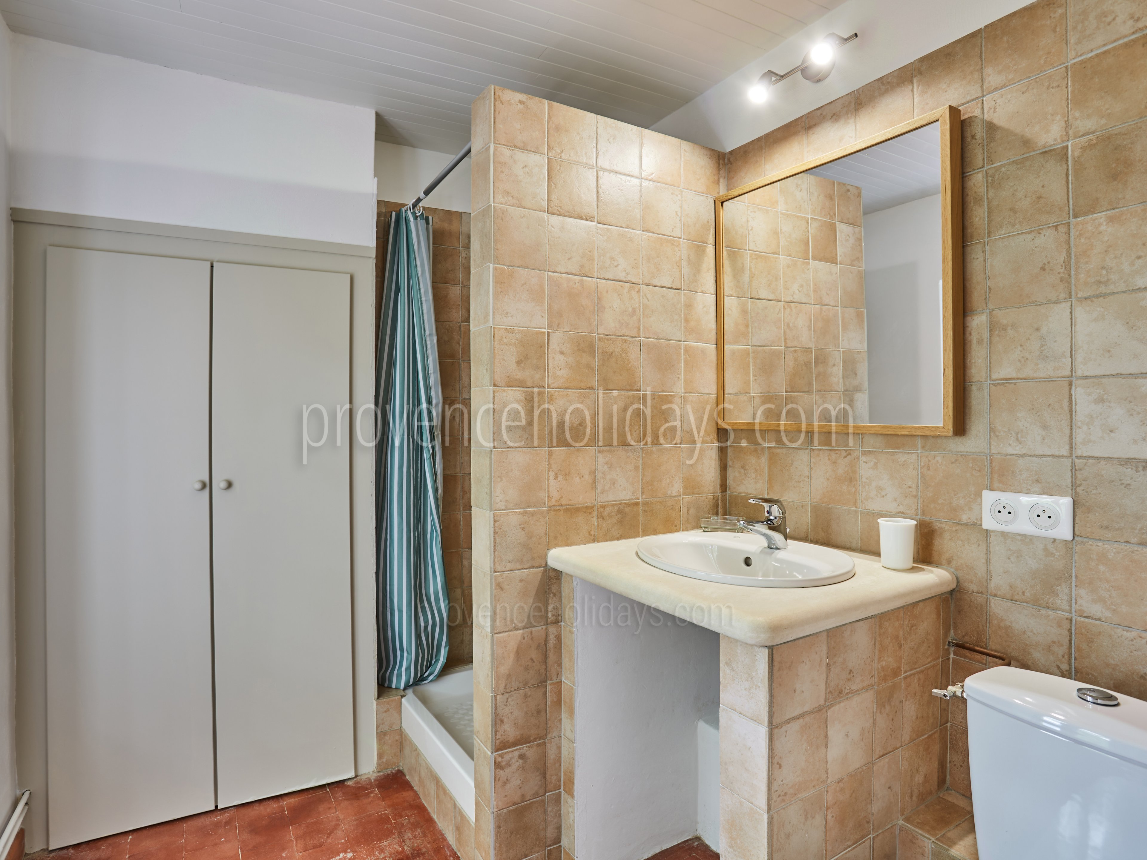 60 - La Maison de Goult: Villa: Bathroom