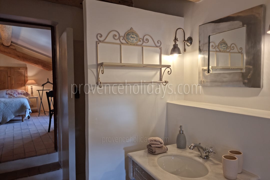 28 - Mas Cerisiers: Villa: Bathroom