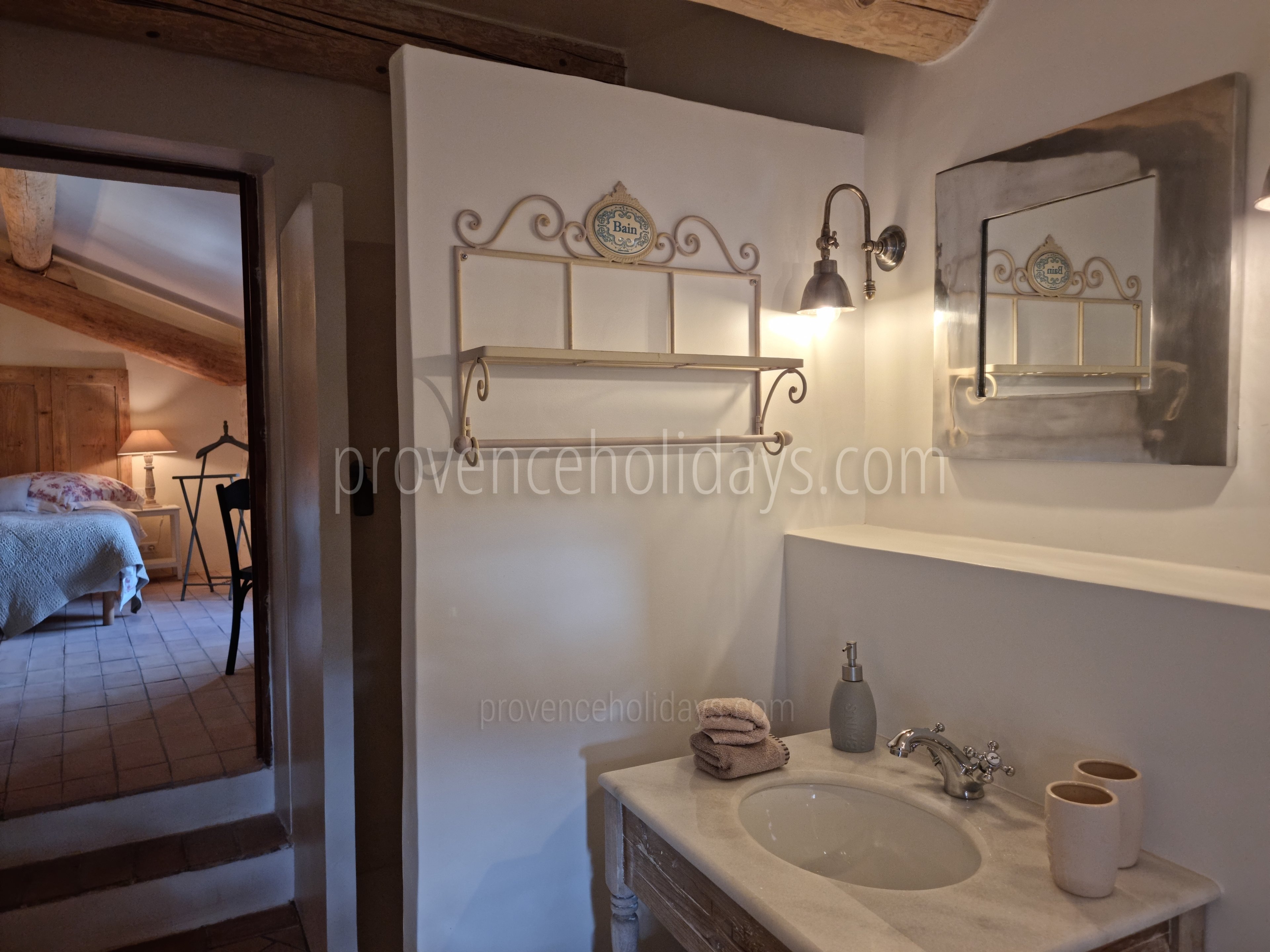 28 - Mas Cerisiers: Villa: Bathroom
