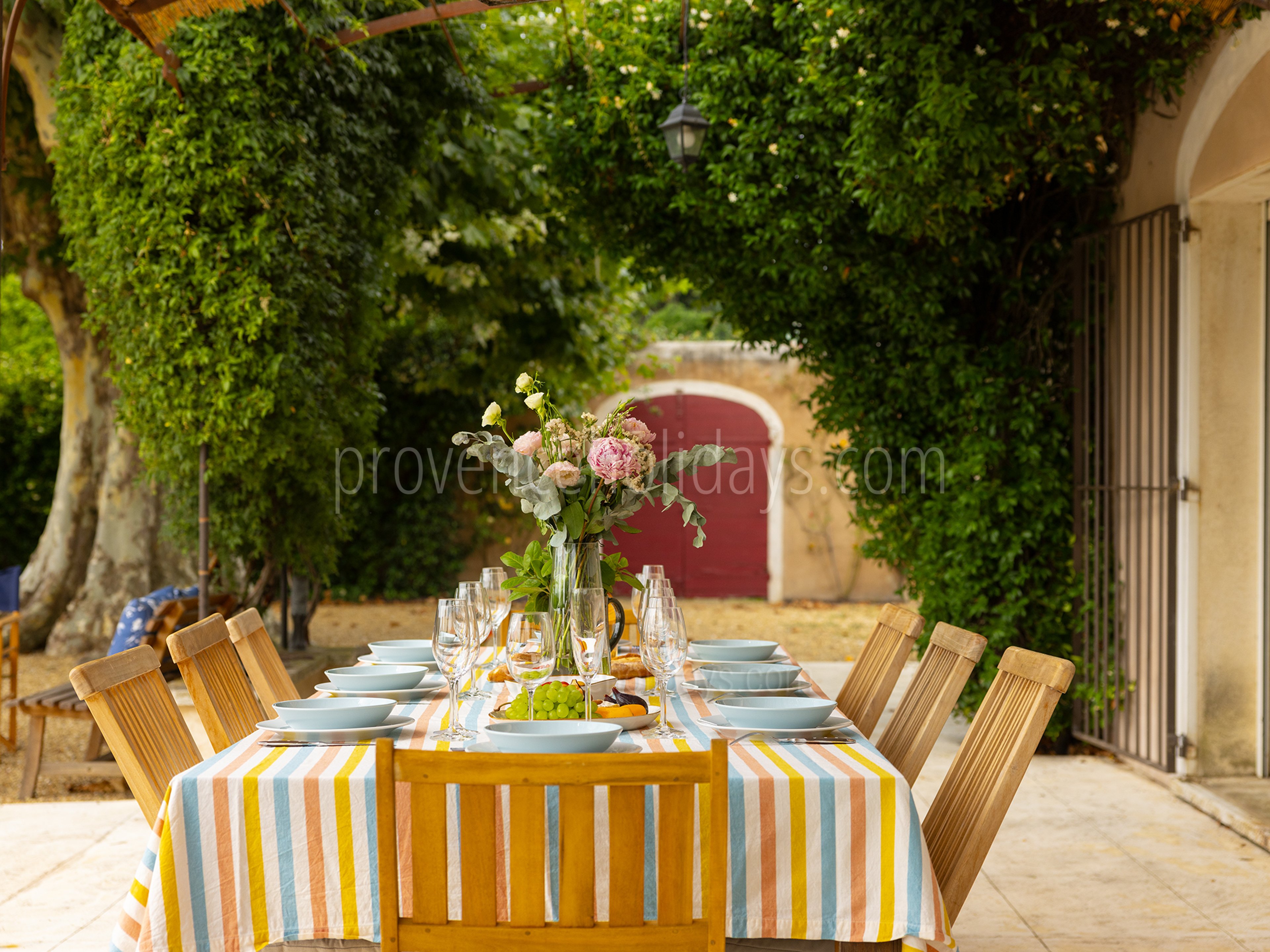 29 - Le Mas d\'Orgon: Villa: Exterior