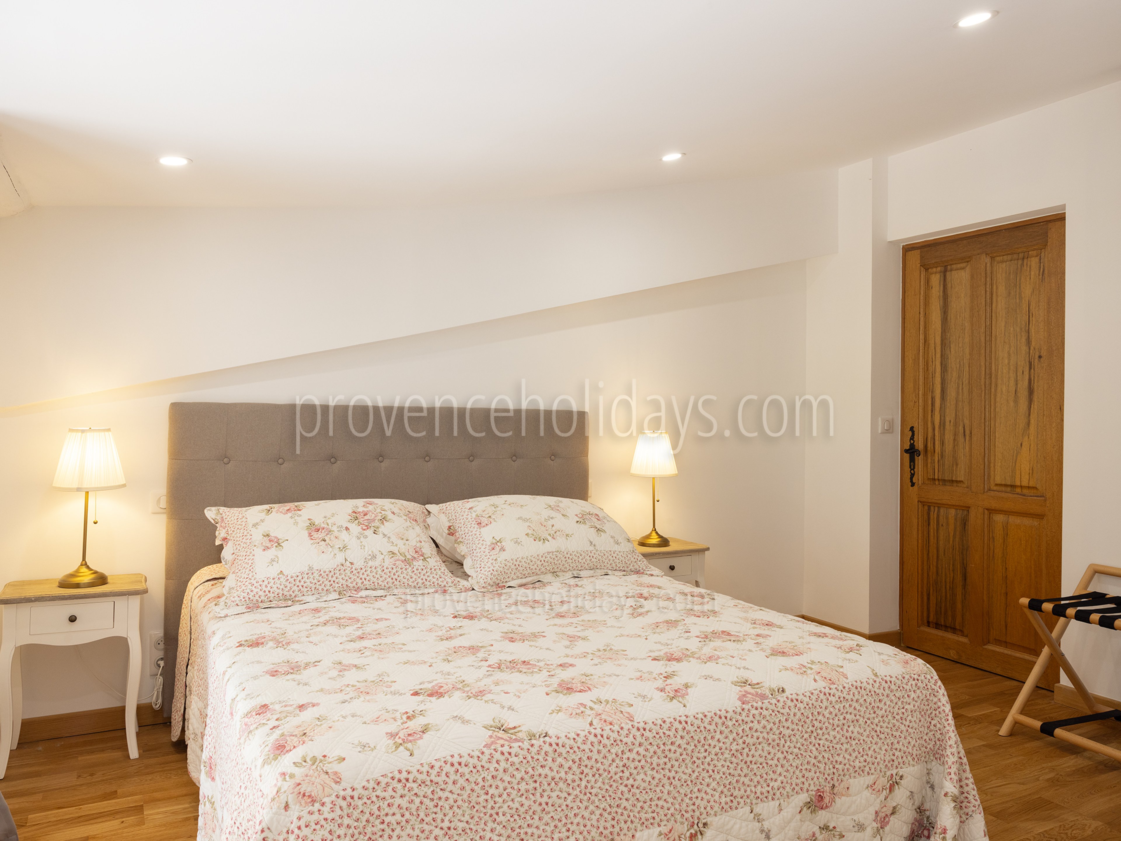 44 - La Bastide Lavande: Villa: Bedroom