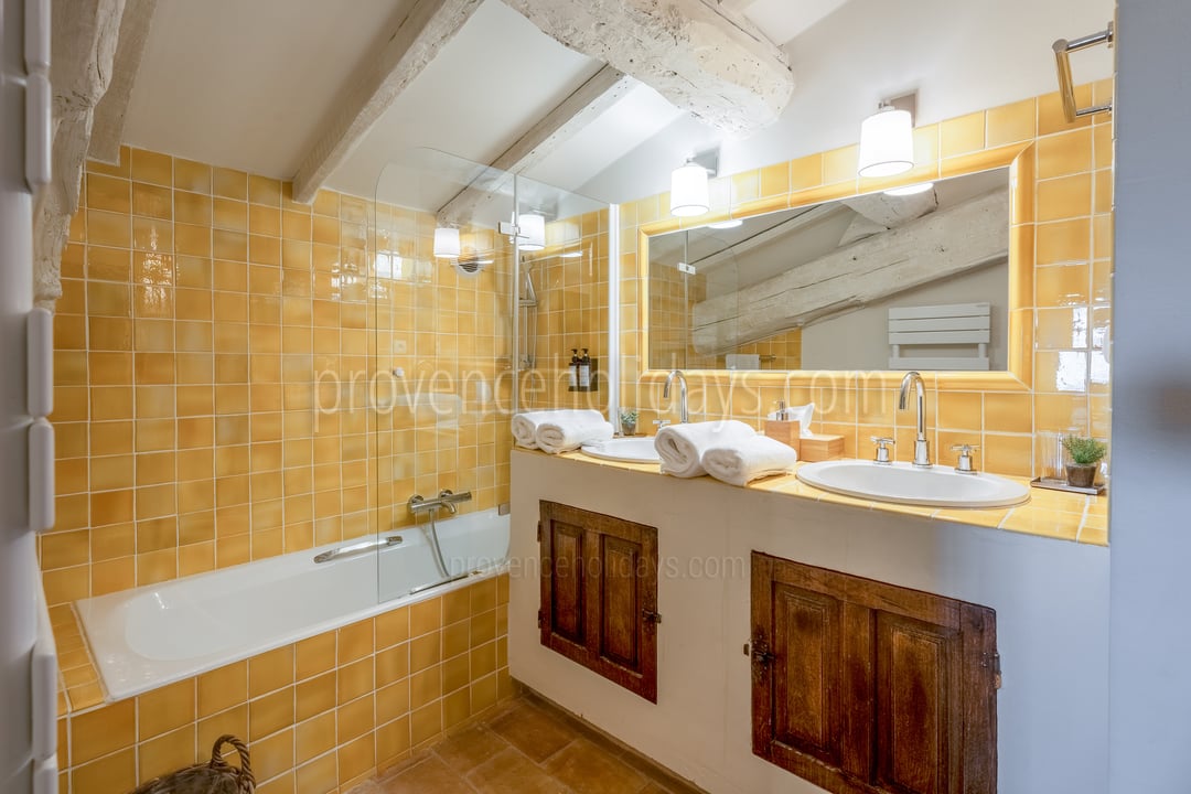 42 - Le Mas de Goult (24): Villa: Bathroom