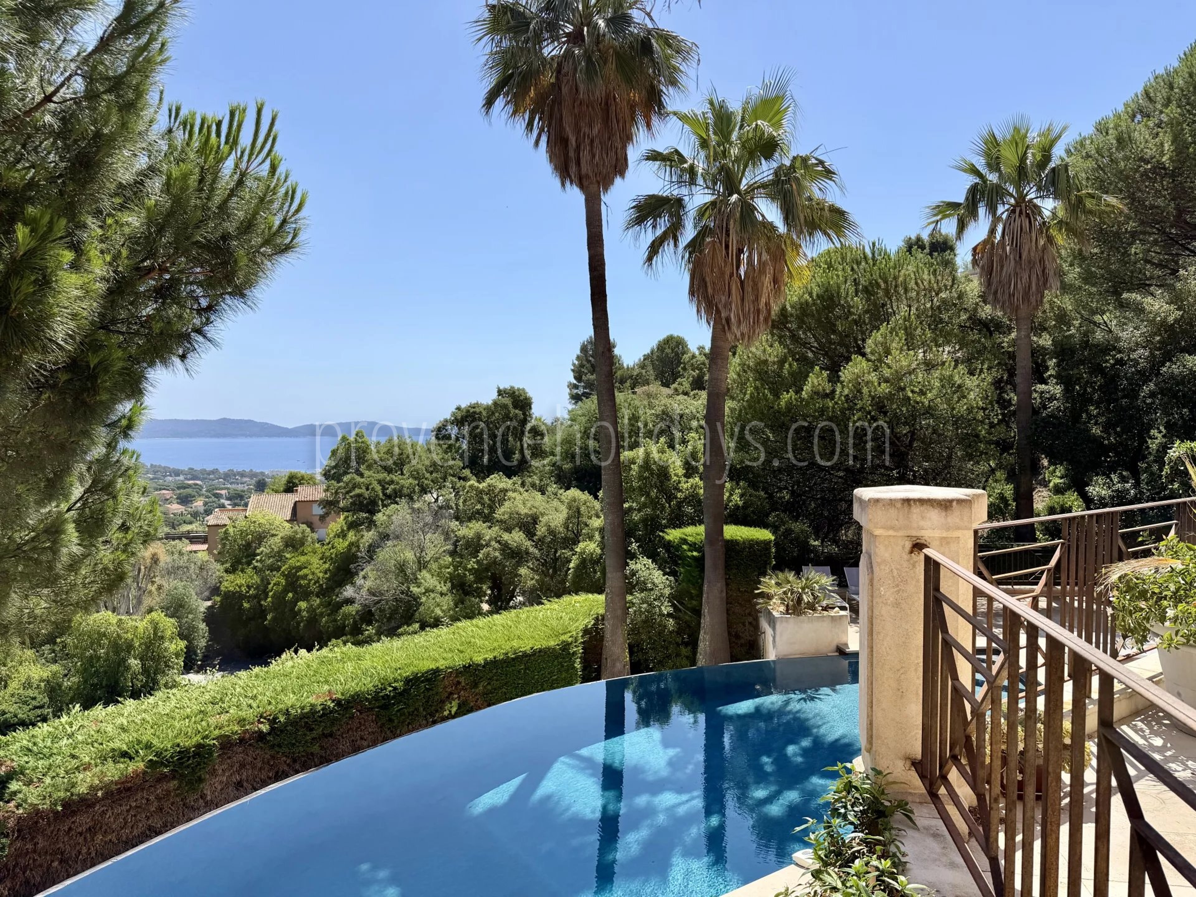 4 - Villa mit Kamin in Cavalaire-sur-Mer: Villa: Pool