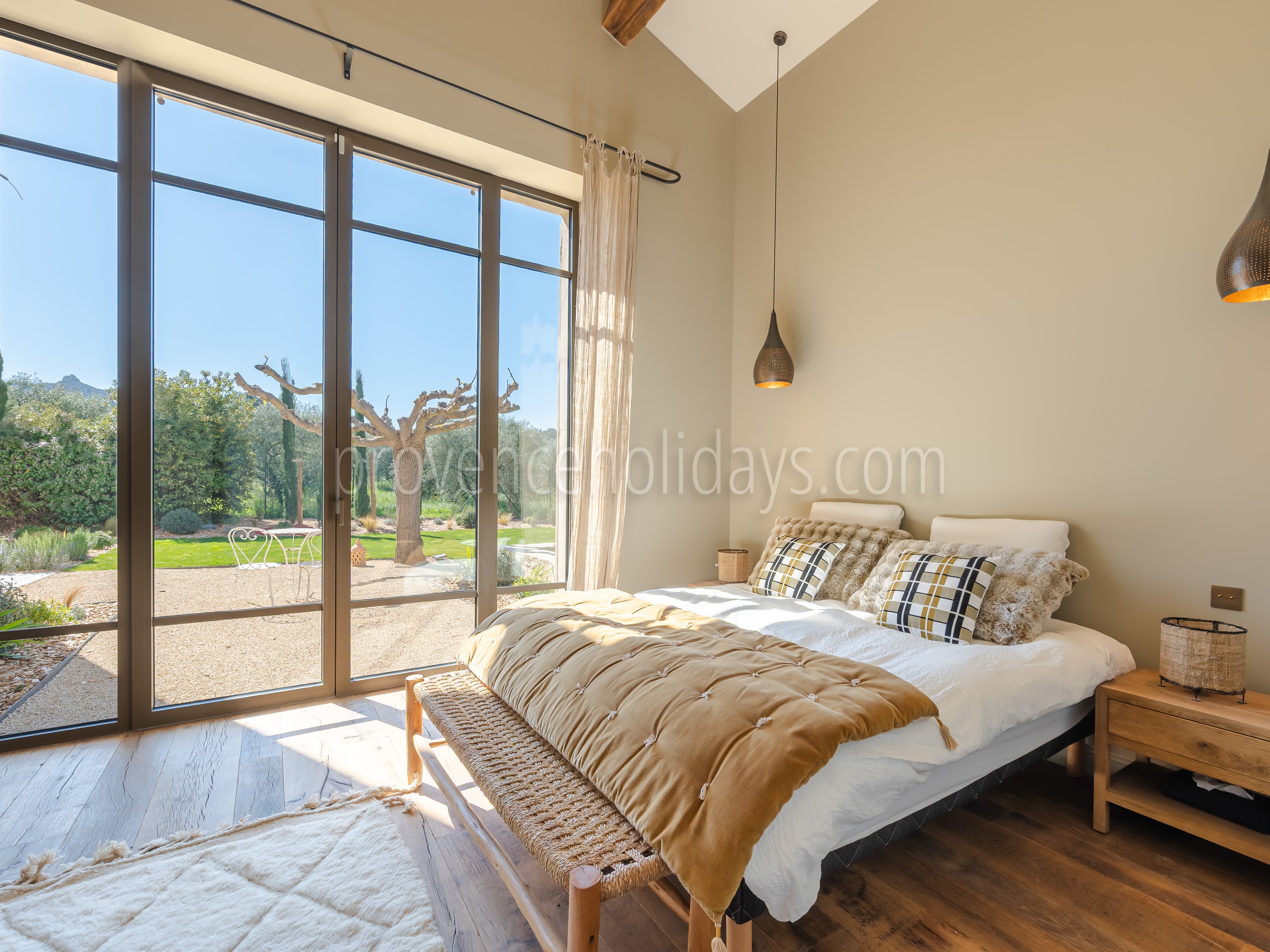 20 - Mas Althéa: Villa: Bedroom 1
