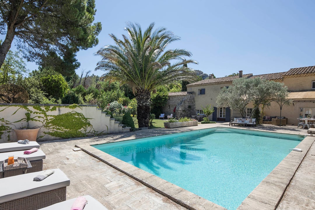 Mas restauré avec piscine chauffée dans les Alpilles