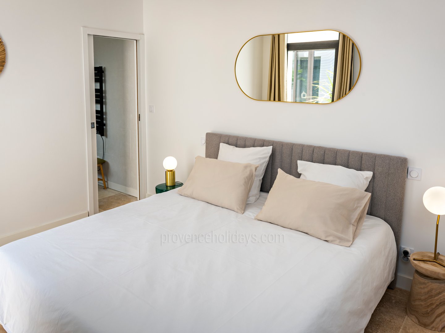 24 - Villa de Laval: Villa: Bedroom