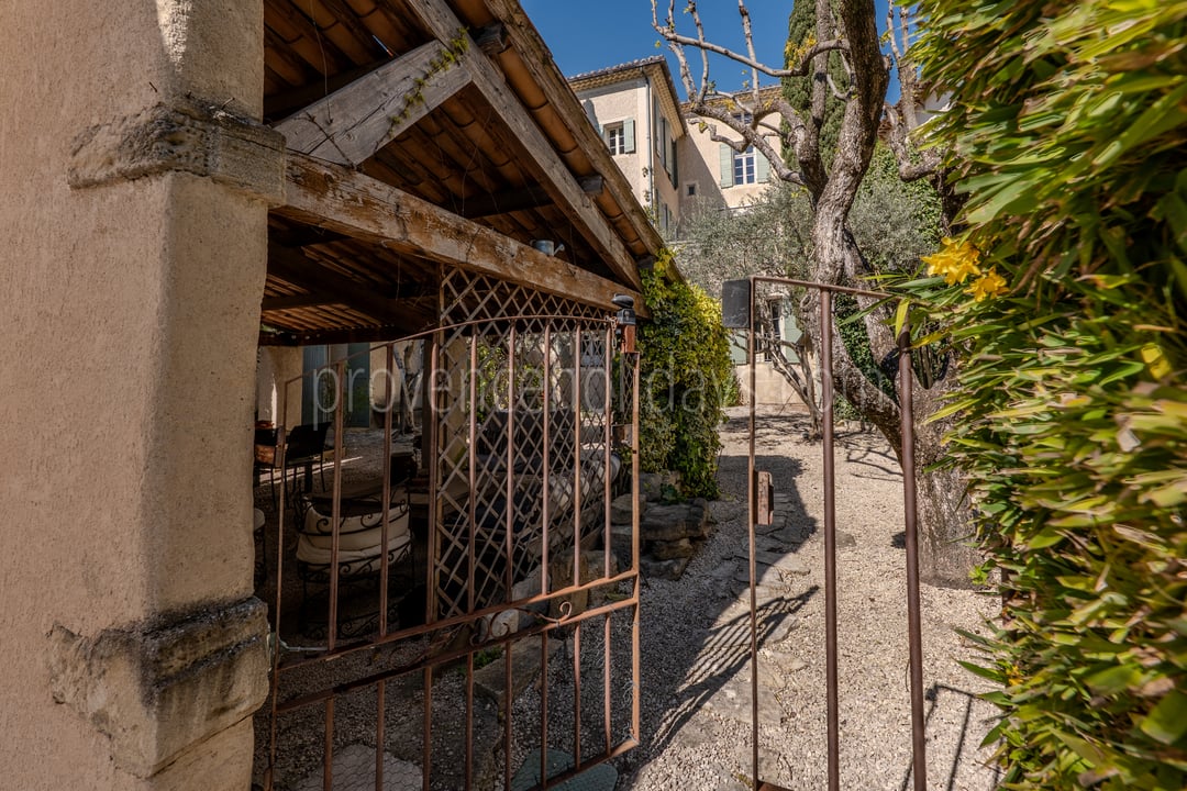 5 - Hotel particulier dans le centre de Mazan: Villa: Exterior