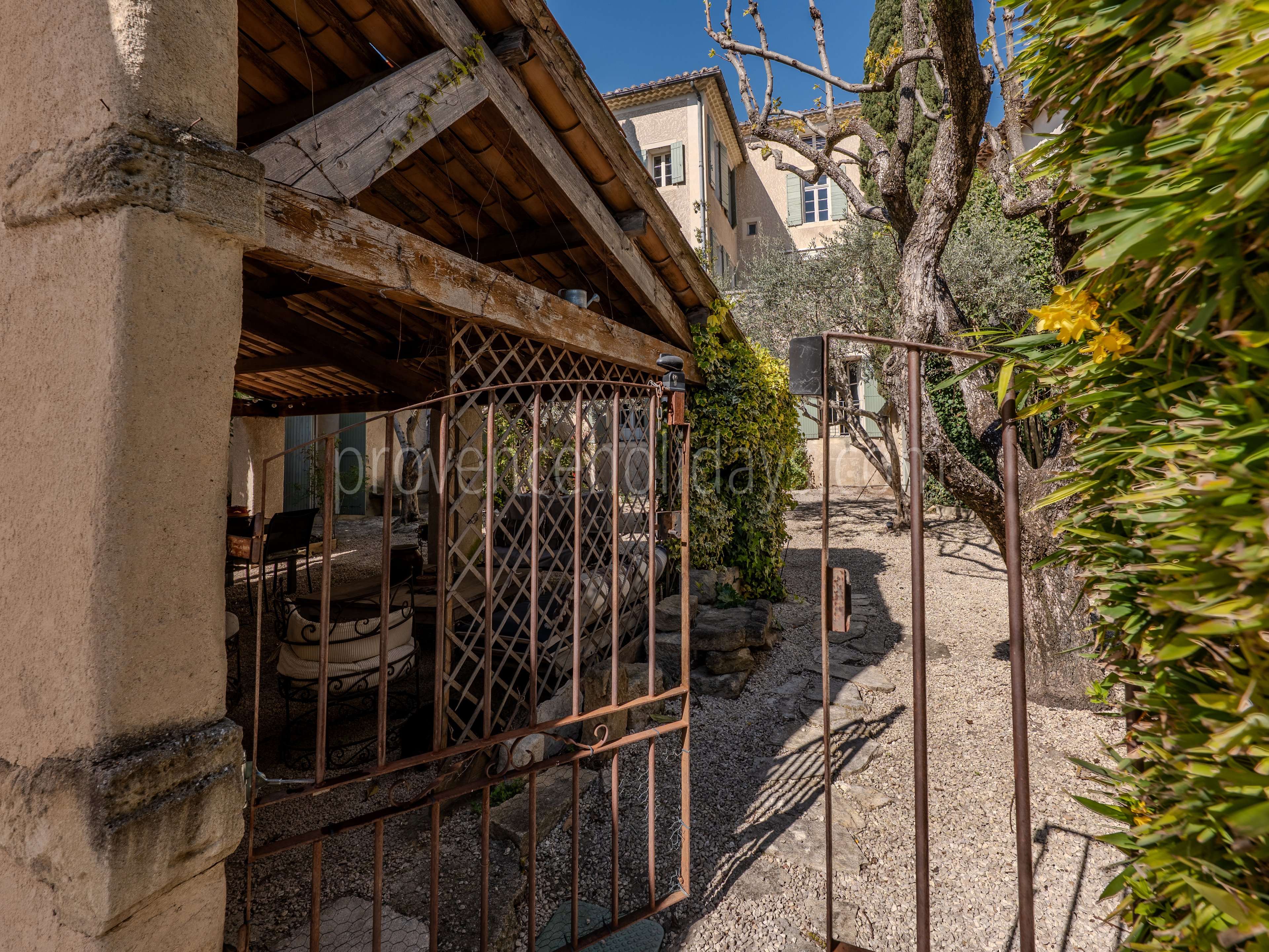 5 - Hotel particulier dans le centre de Mazan: Villa: Exterior