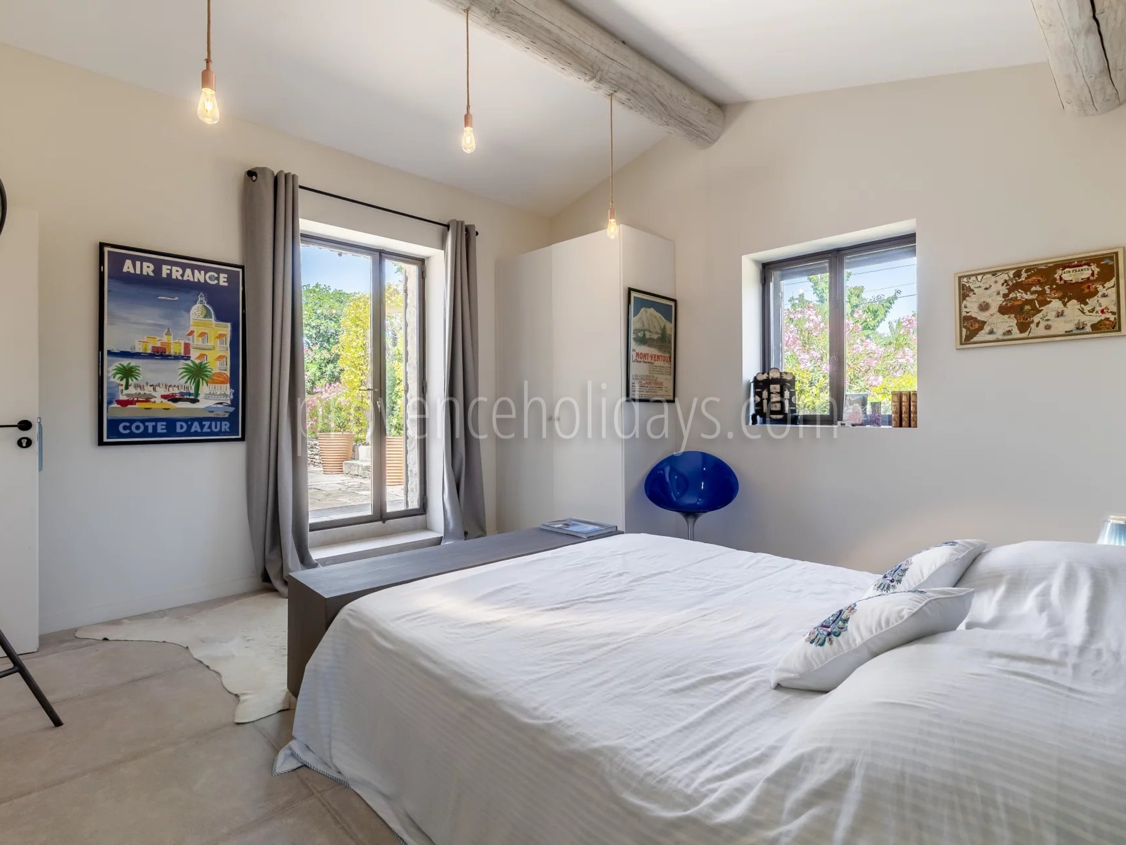 38 - Mas 1850 in Gordes: Villa: Bedroom