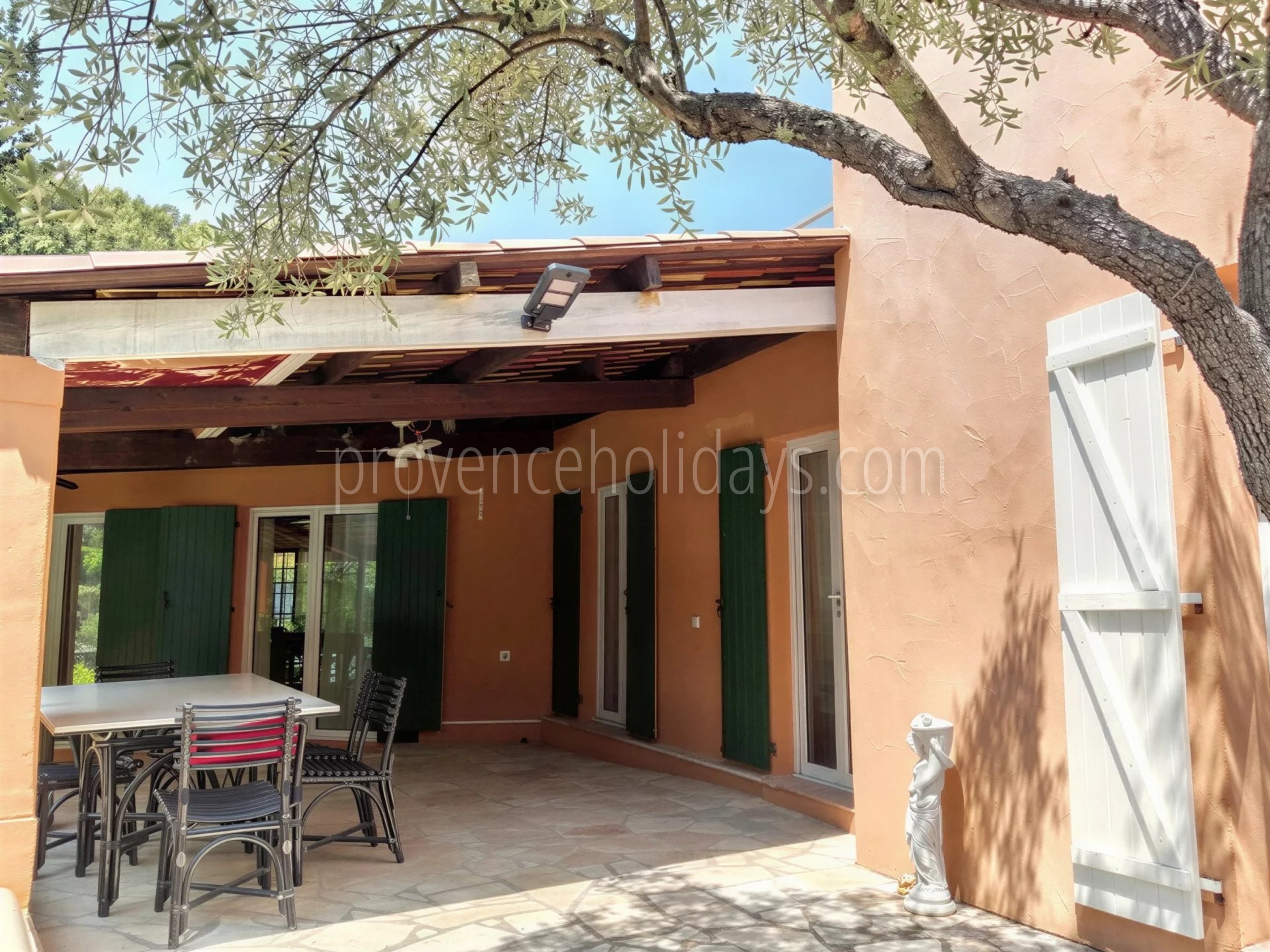 16 - Villa with pool in Draguignan: Villa: Exterior