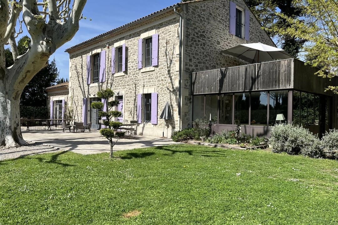 19th-century stone farmhouse with swimming pool and outbuildings