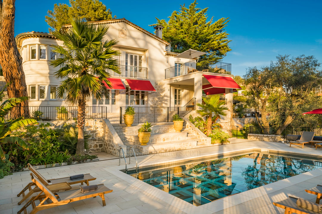 Luxe retro villa met verwarmd zwembad dicht bij Nice