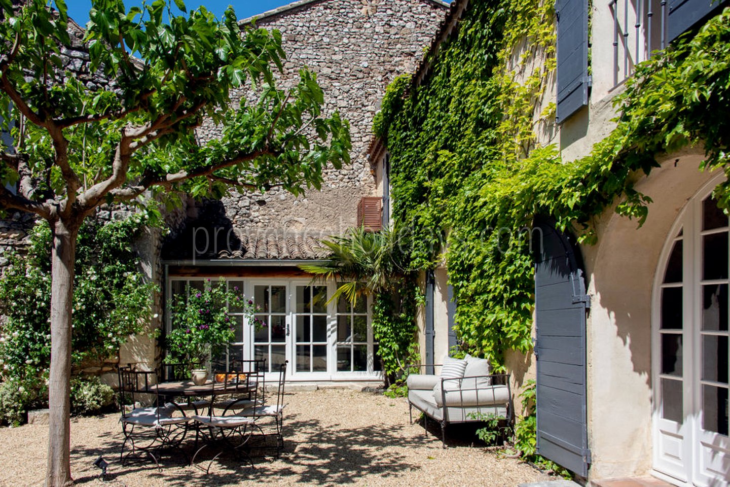 2 - Mas Mouriès: Villa: Exterior