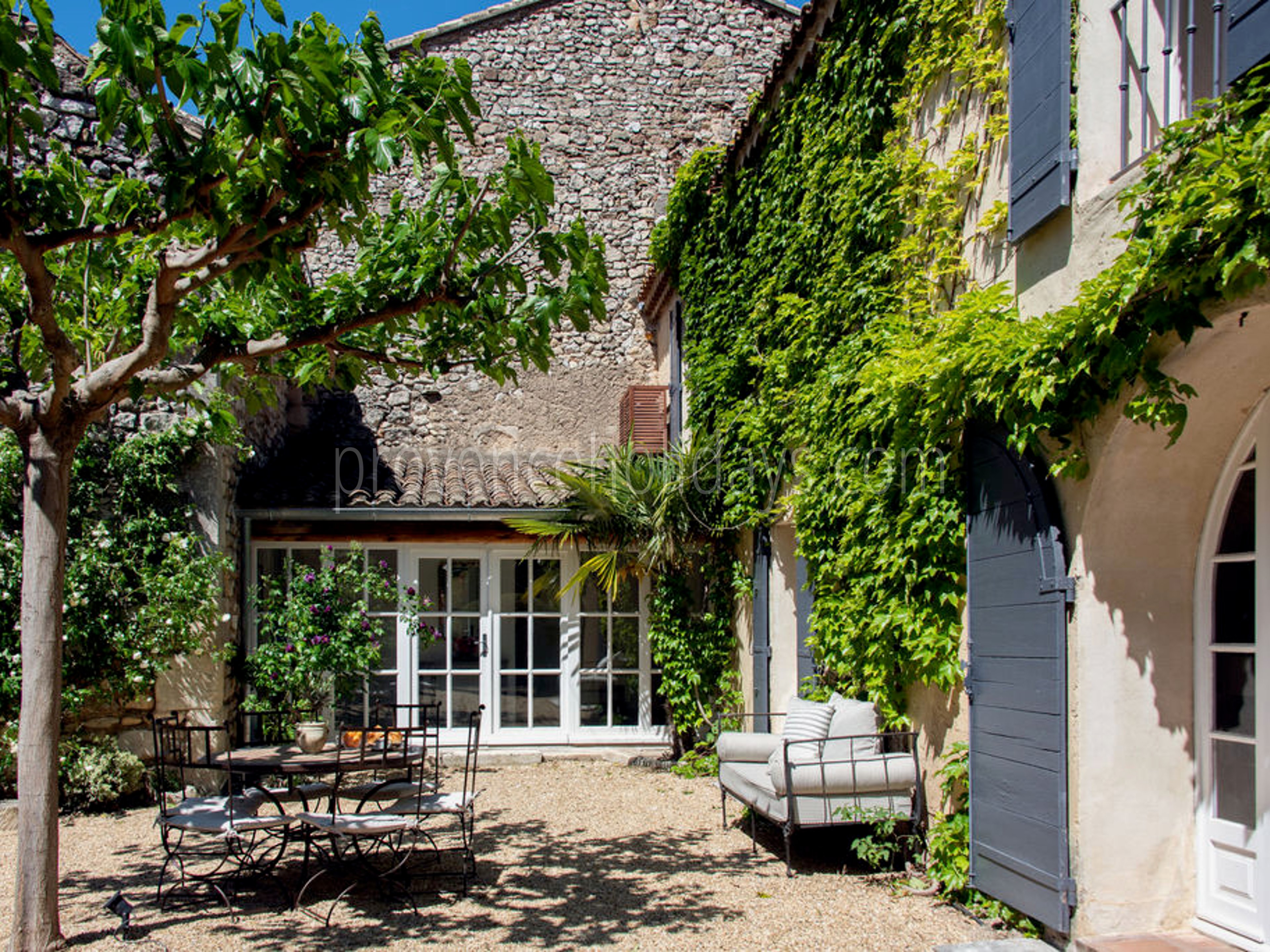 2 - Mas Mouriès: Villa: Exterior