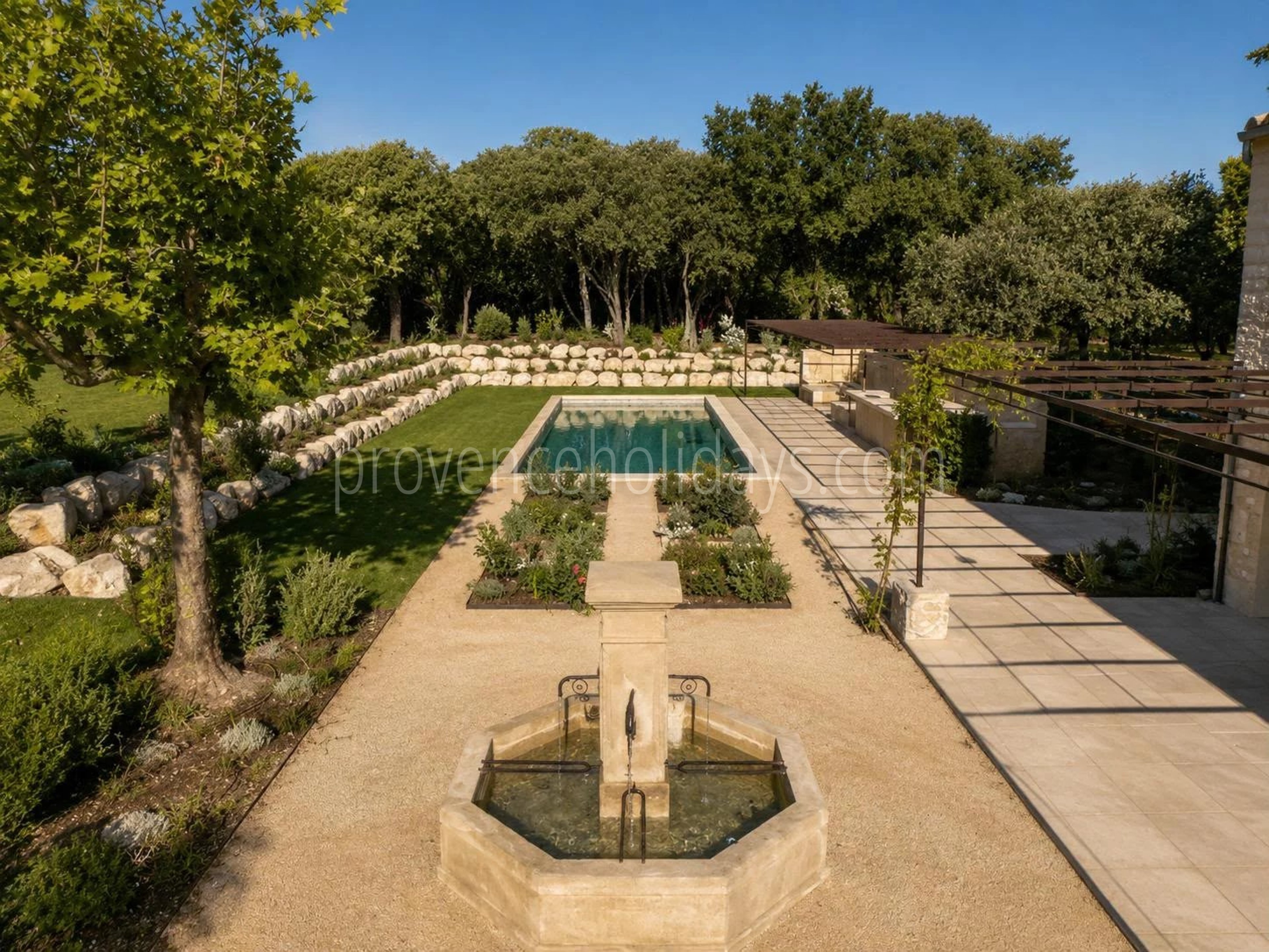 8 - Mas contemporain à Eygalières: Villa: Exterior