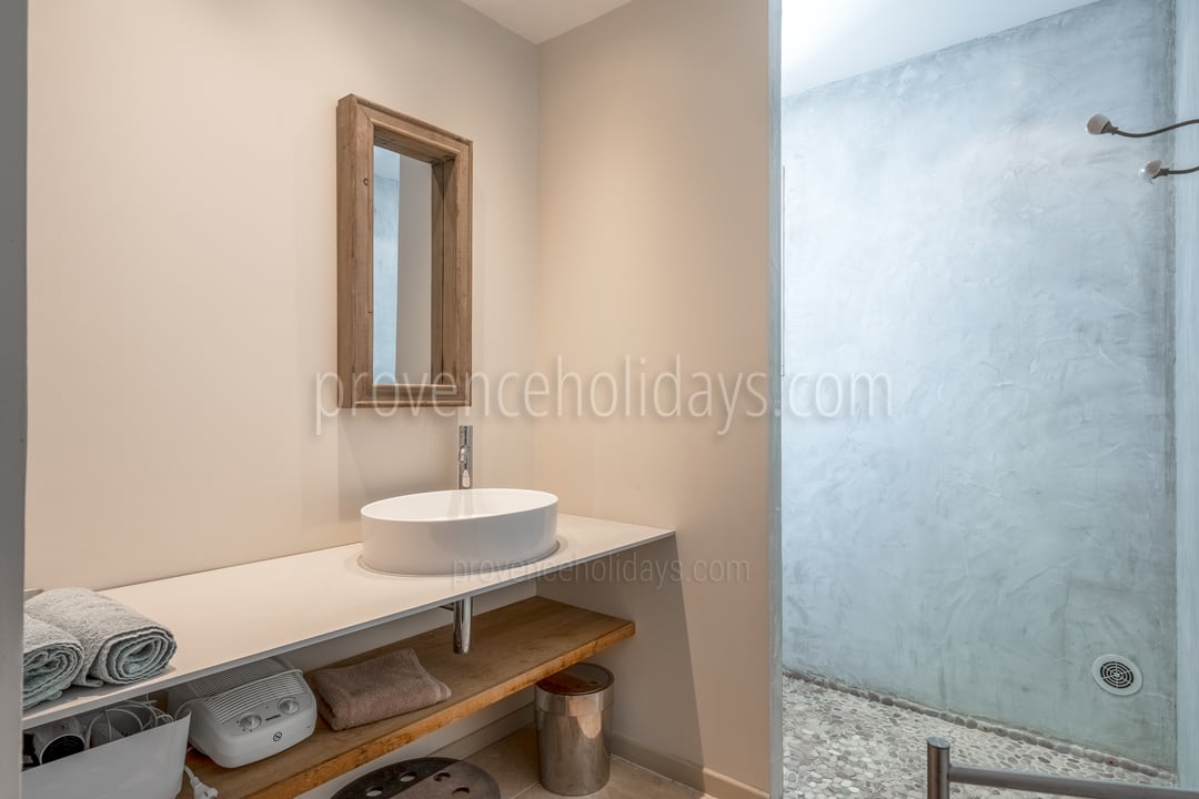 24 - Maison Aubert: Villa: Bathroom