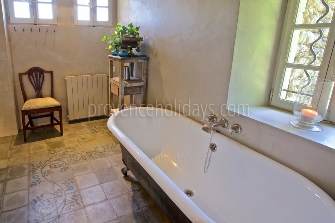 66 - Mas des Lavandes: Villa: Bathroom