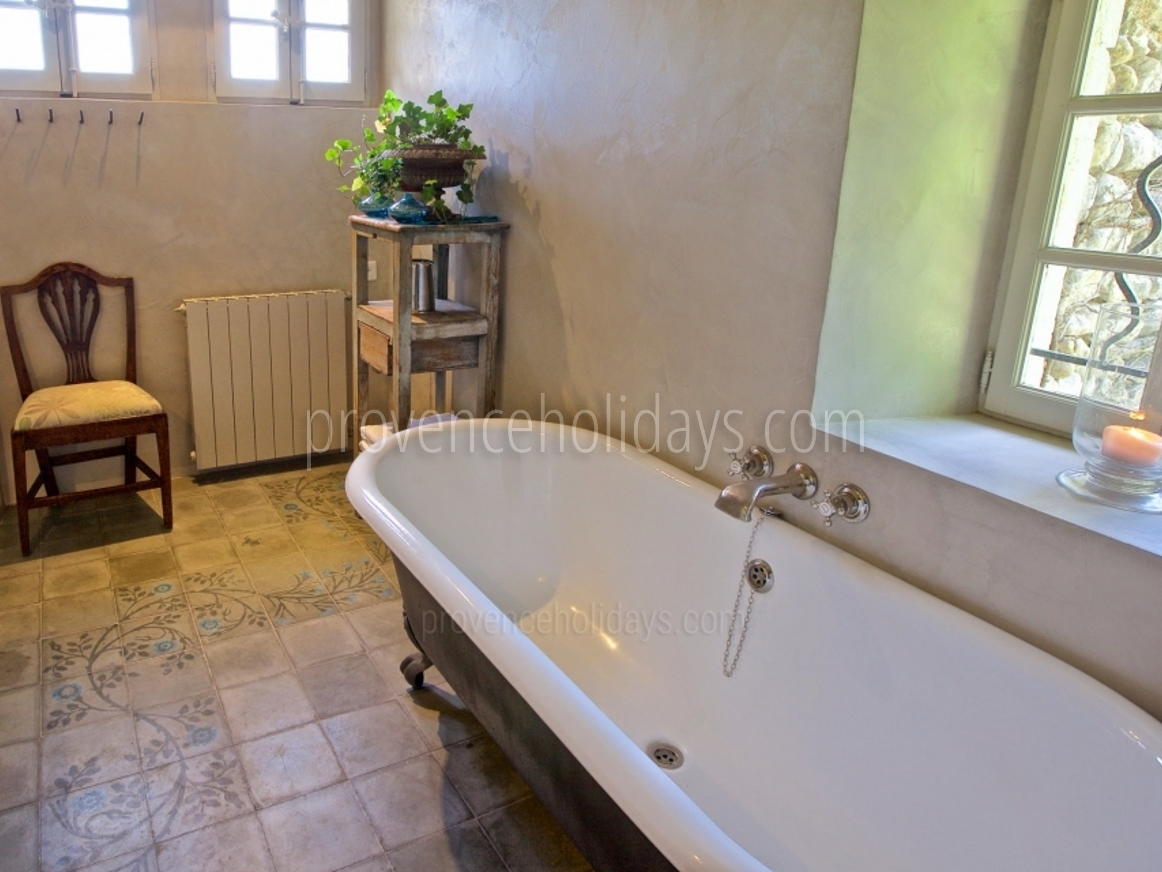 66 - Mas des Lavandes: Villa: Bathroom