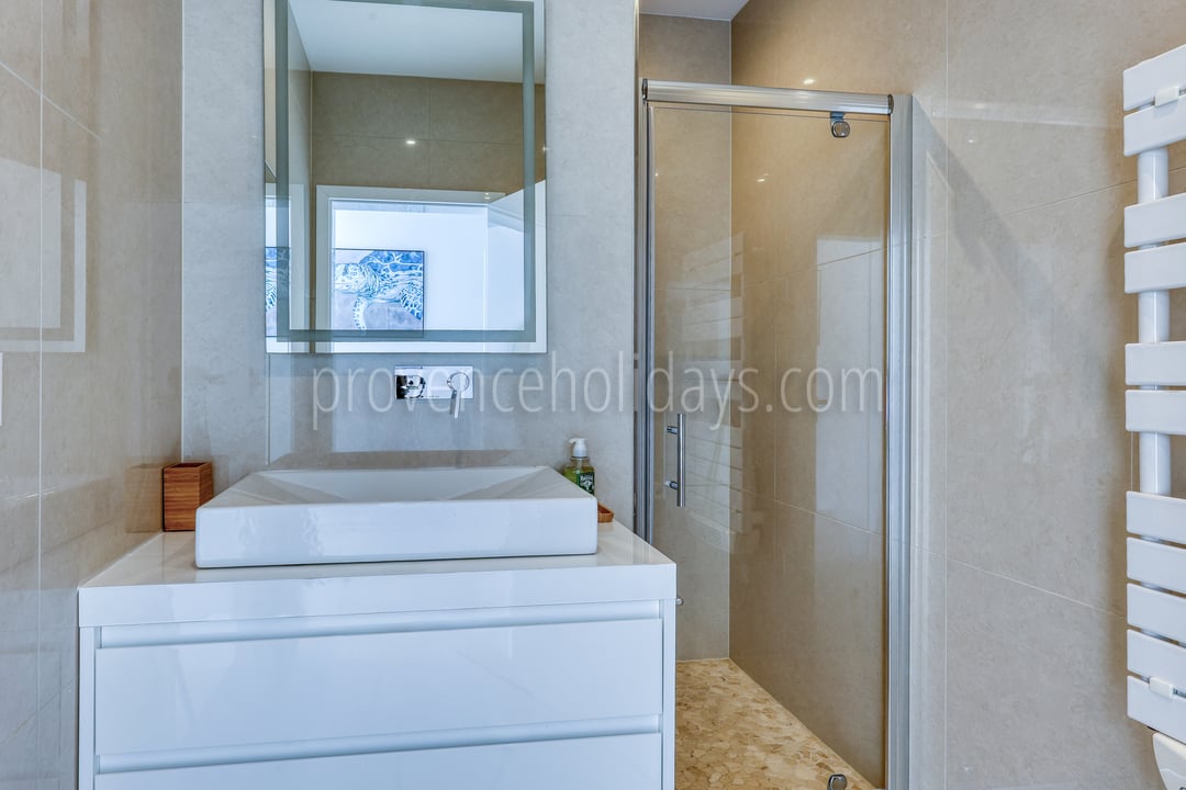 7 - Villa Sea Pearl: Villa: Bathroom