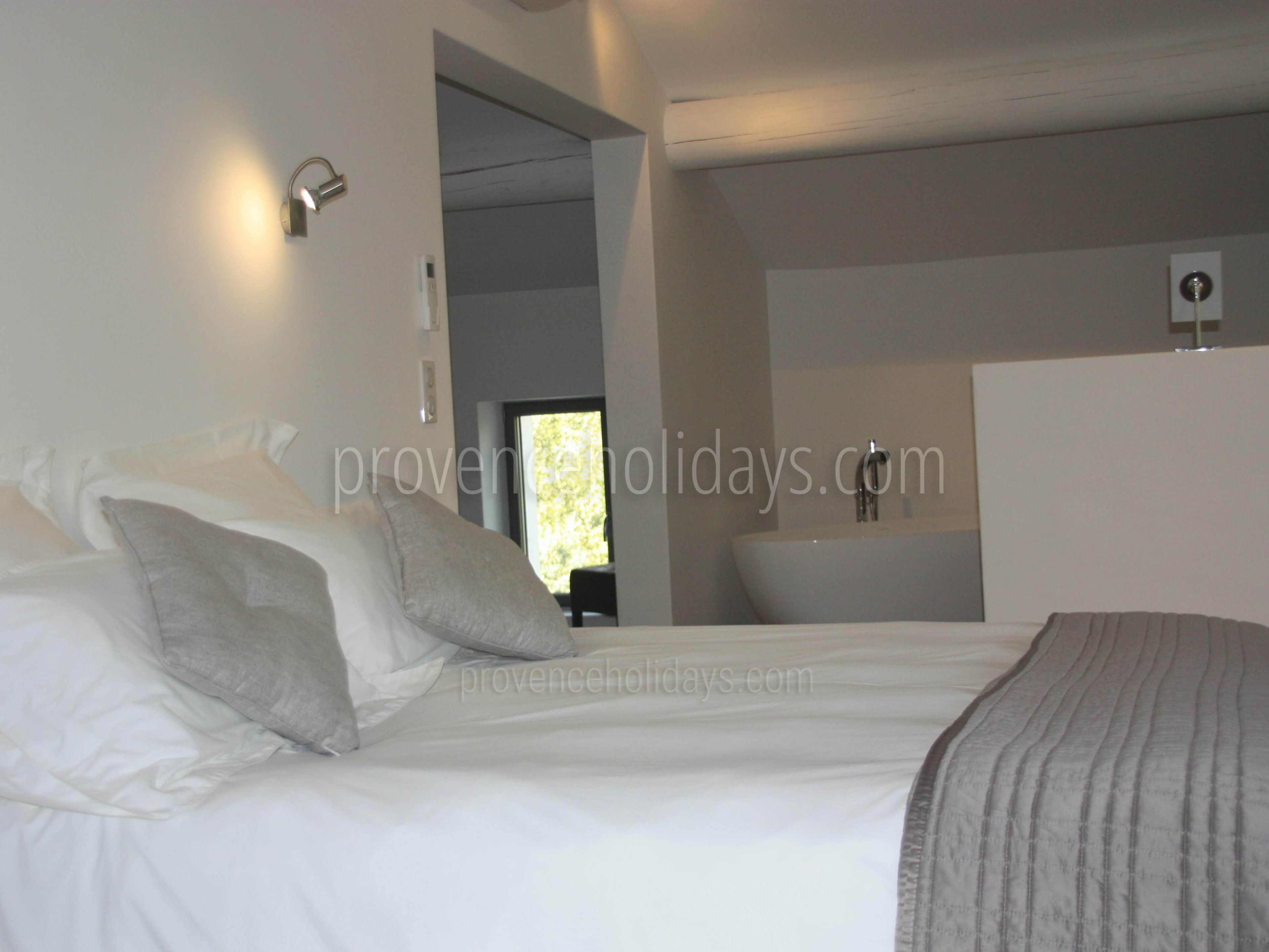 43 - Le Mas de la Pinède: Villa: Bedroom