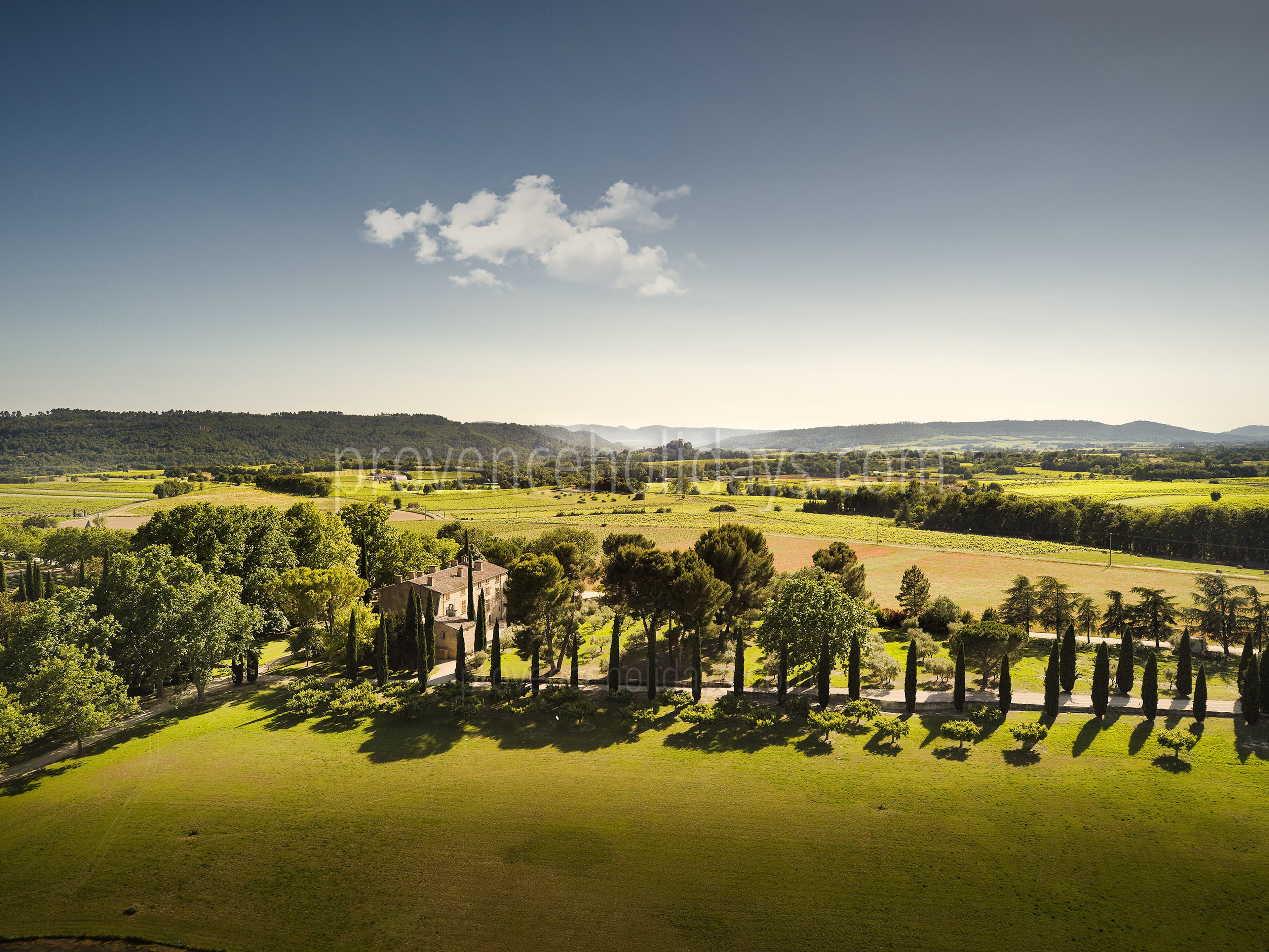 39 - Château de Luberon: Villa: Exterior
