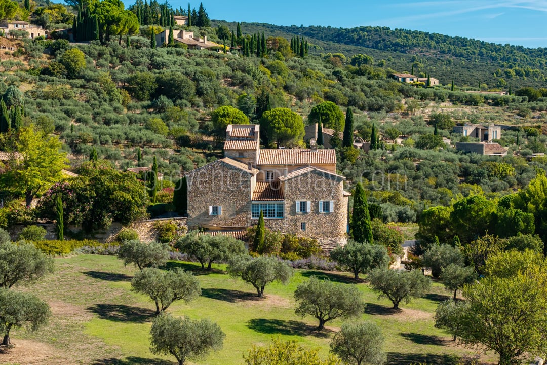 2 - Character mas in Gordes: Villa: Exterior