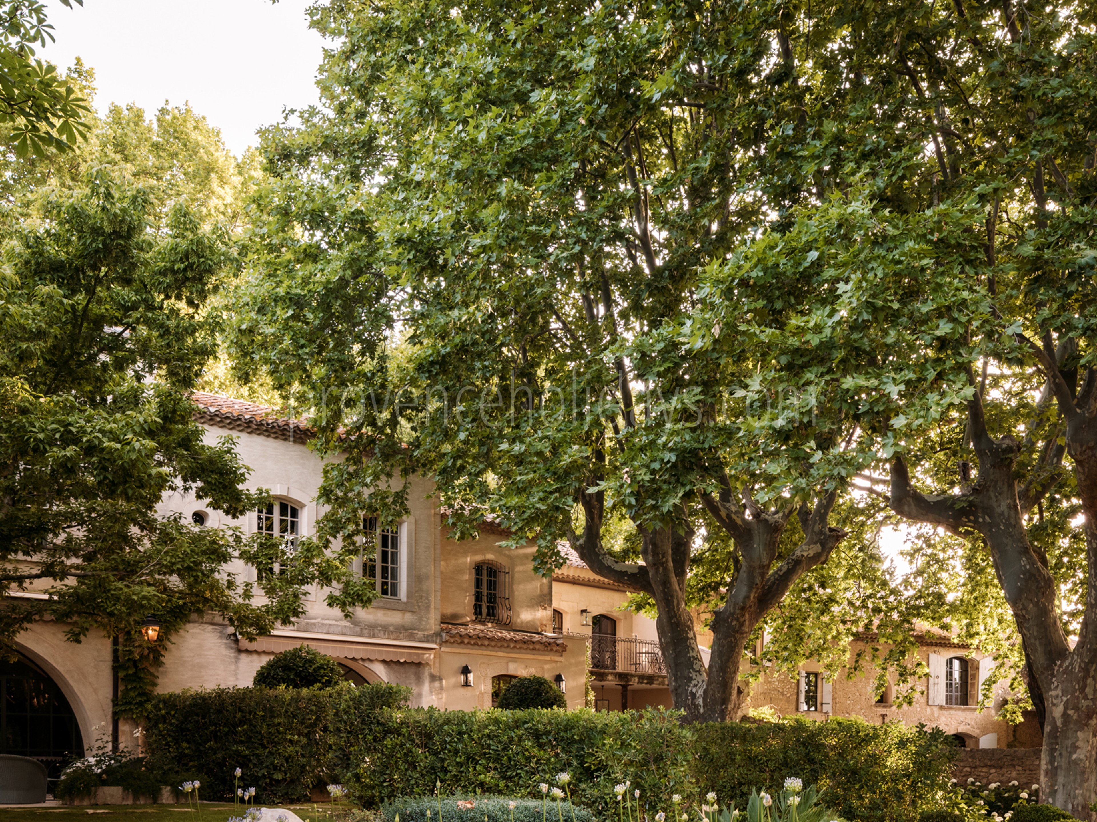 29 - Mas de Maussane: Villa: Exterior