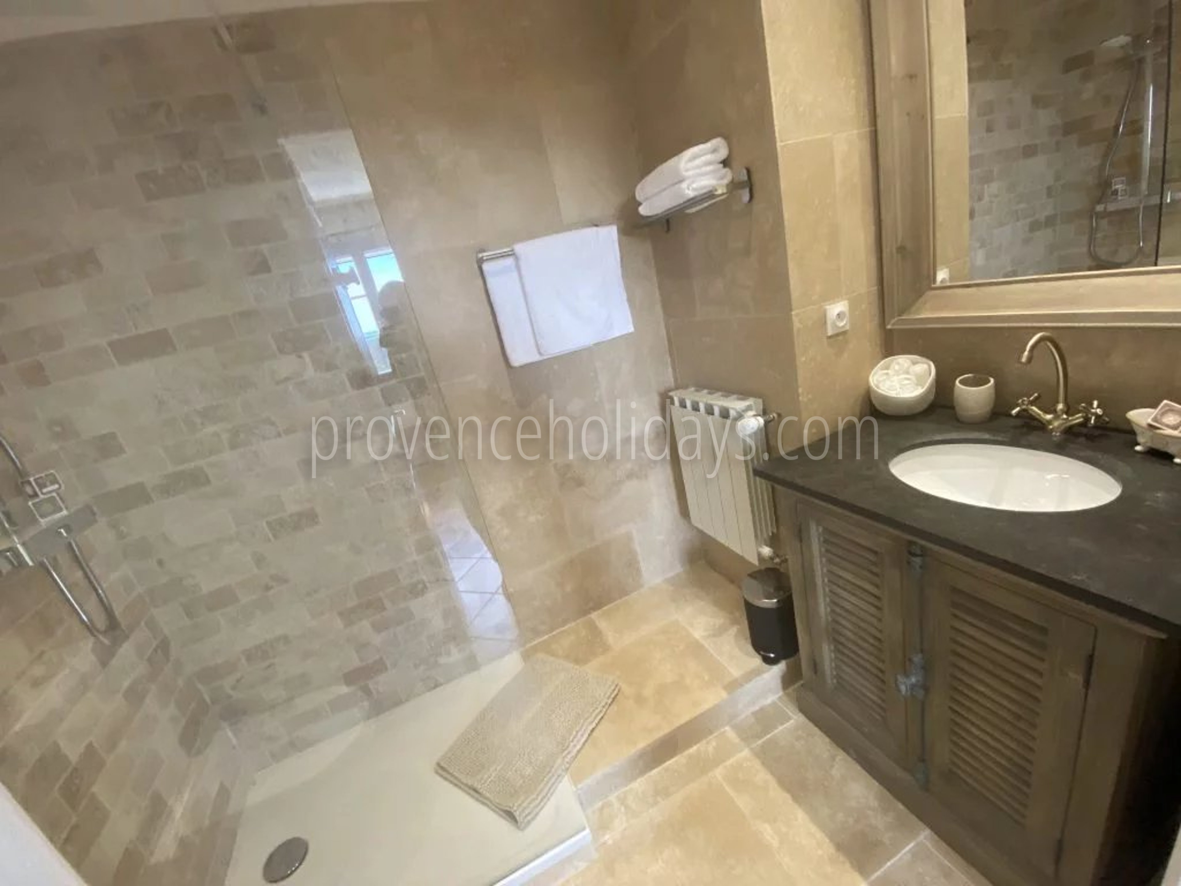 14 - Bastide with lavender in Gordes: Villa: Bathroom