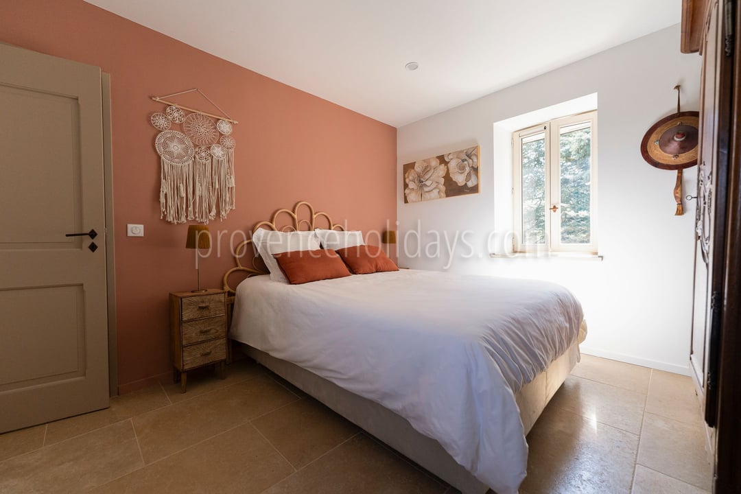 32 - L’Orée des Lavandes: Villa: Bedroom
