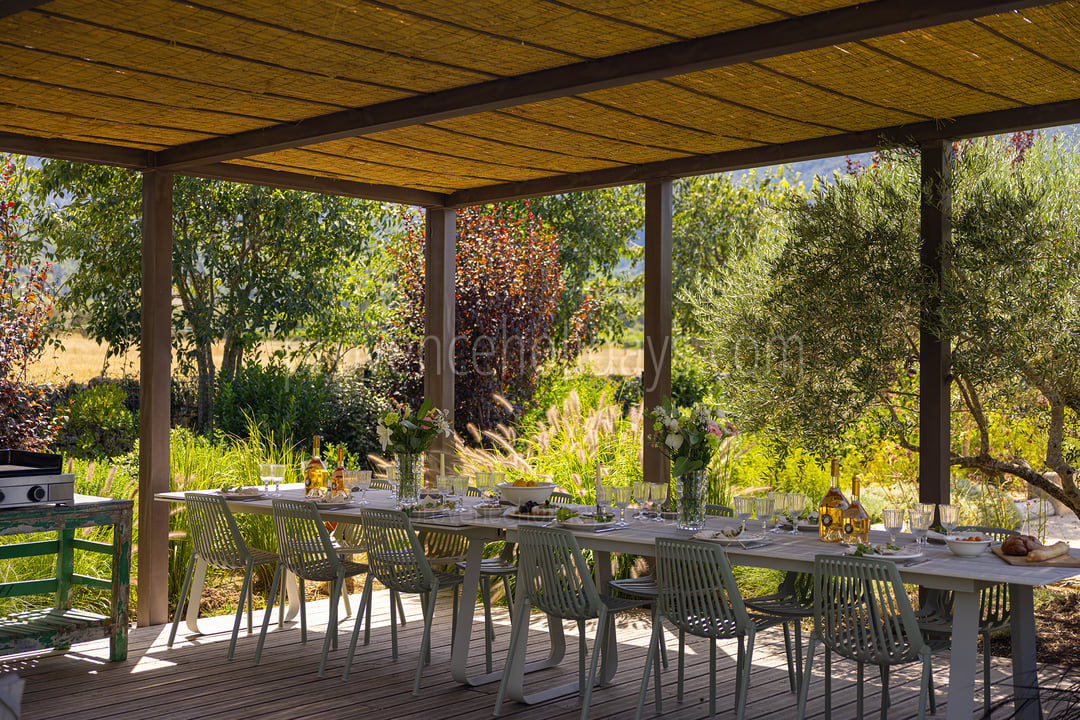 29 - Grand Mas d\'Oppède: Villa: Exterior