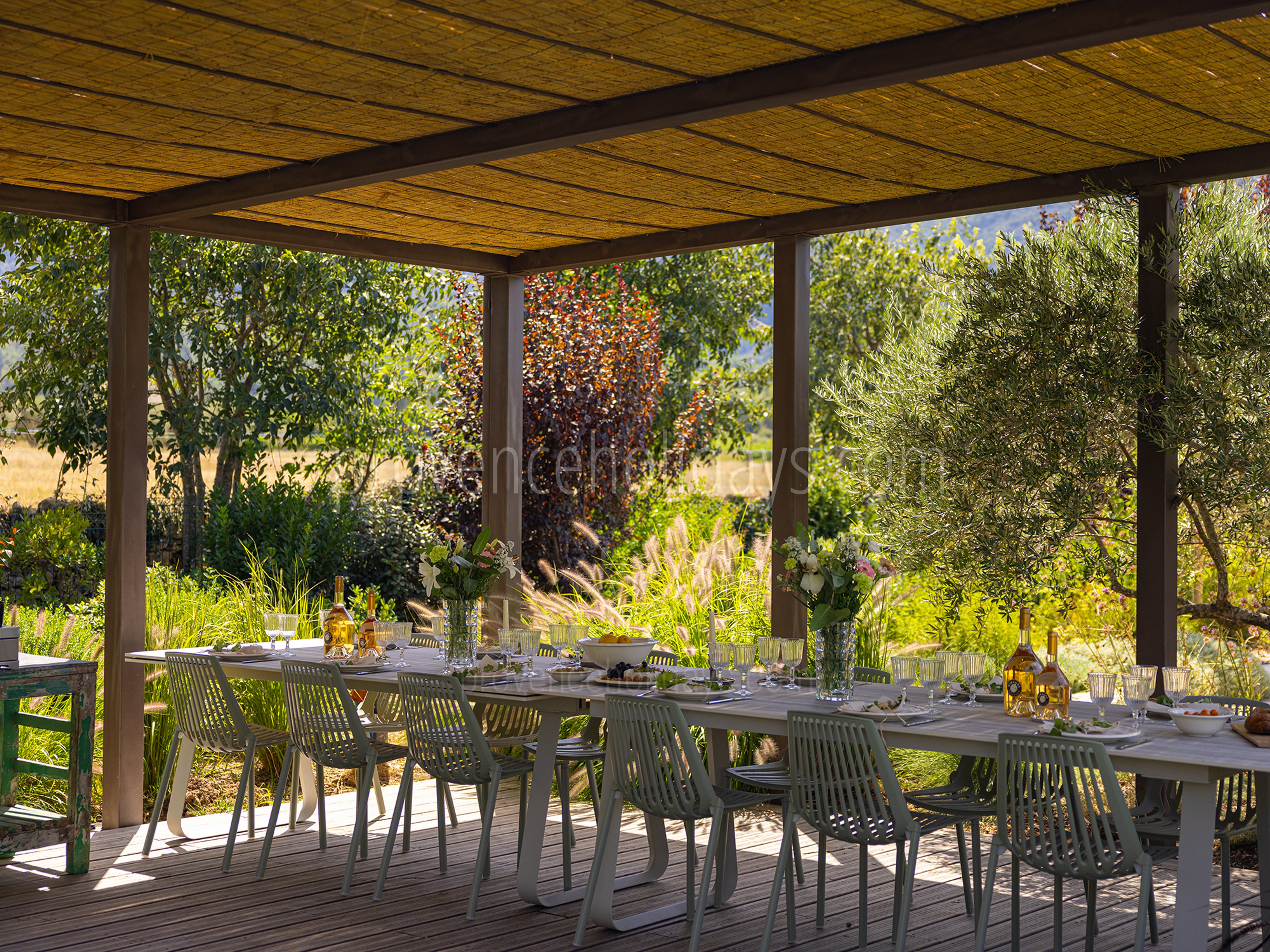 29 - Grand Mas d\'Oppède: Villa: Exterior