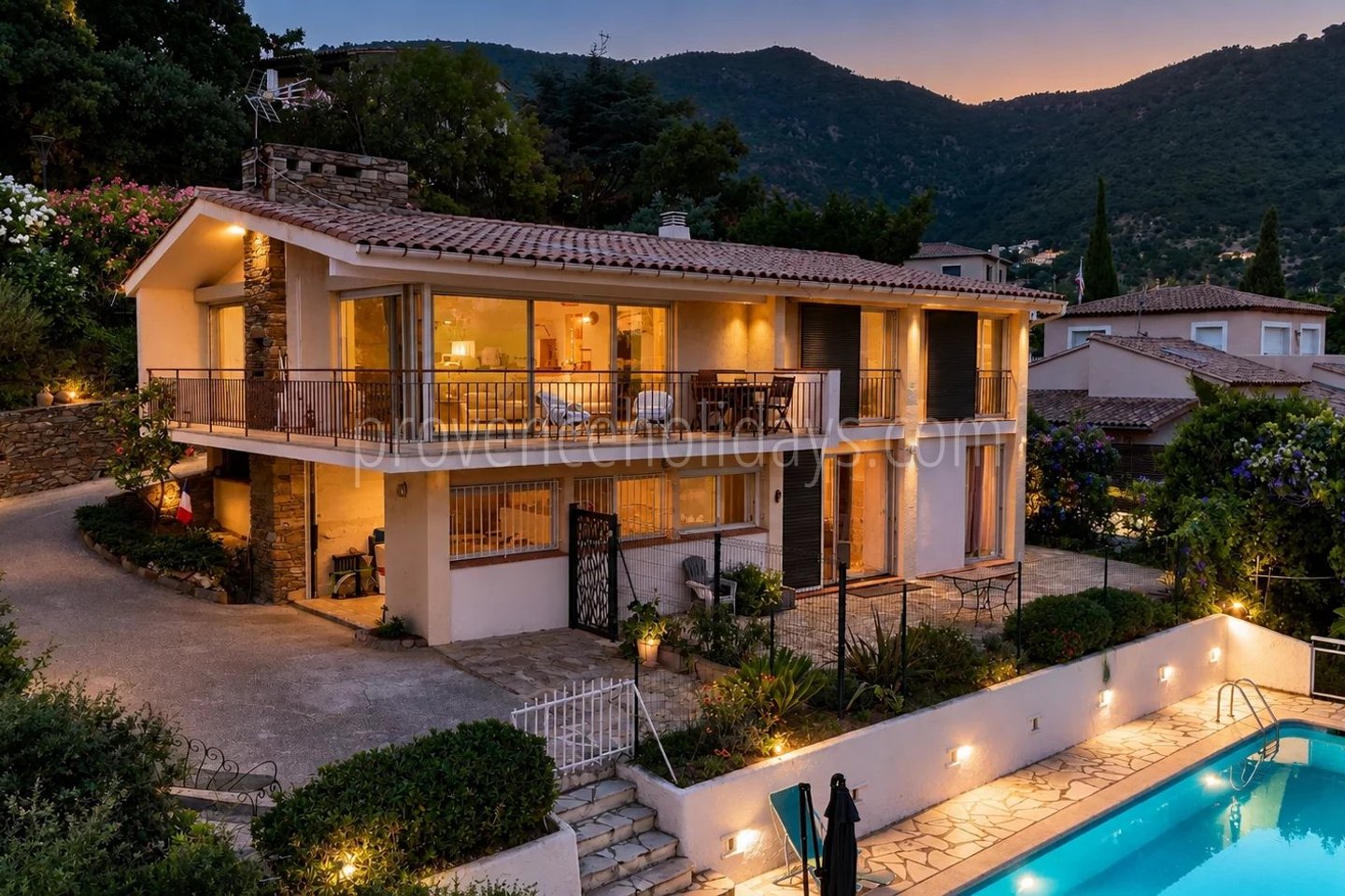 1 - Villa with pool in Cavalaire-sur-Mer: Villa: Exterior