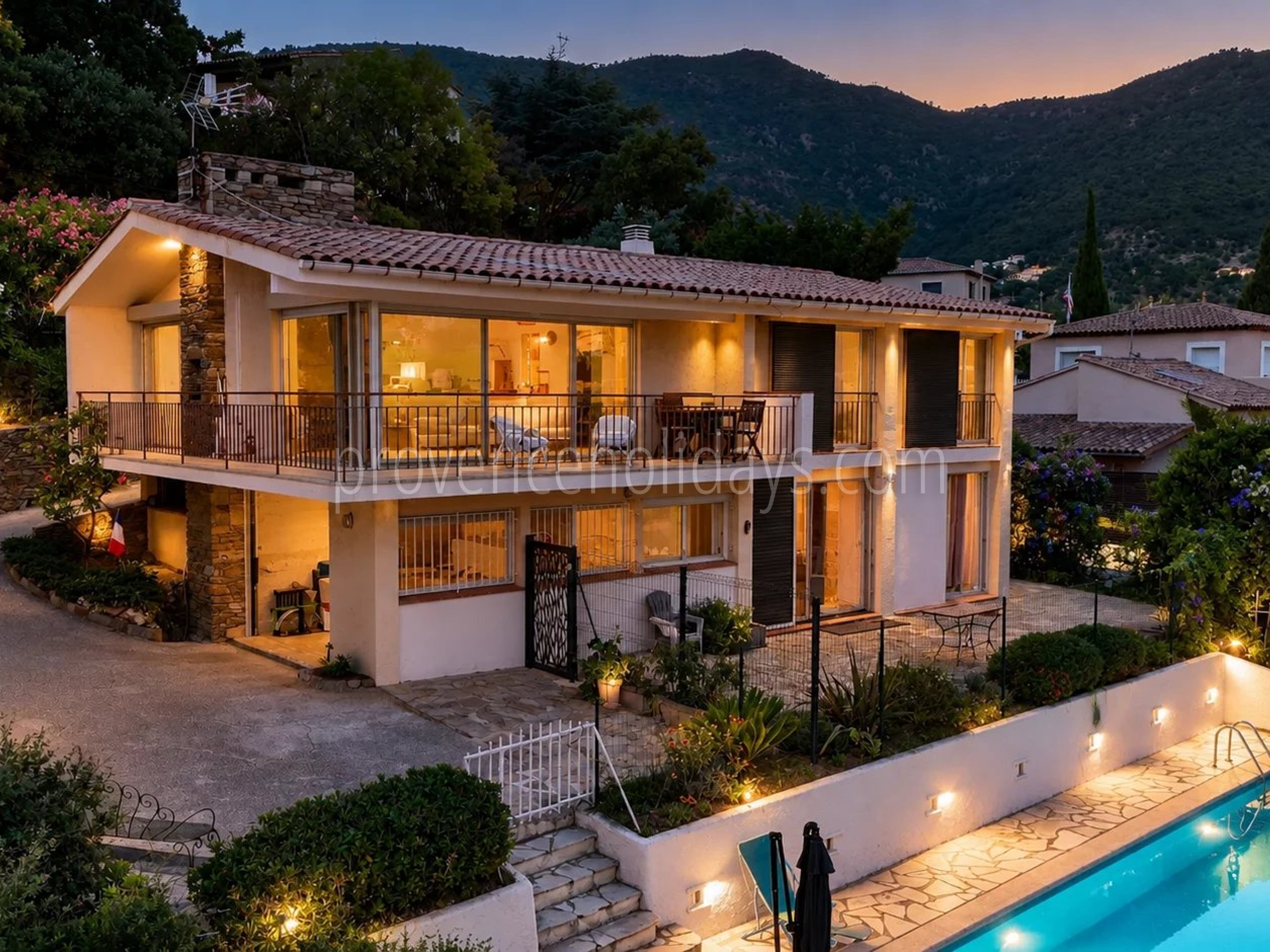 1 - Villa with pool in Cavalaire-sur-Mer: Villa: Exterior